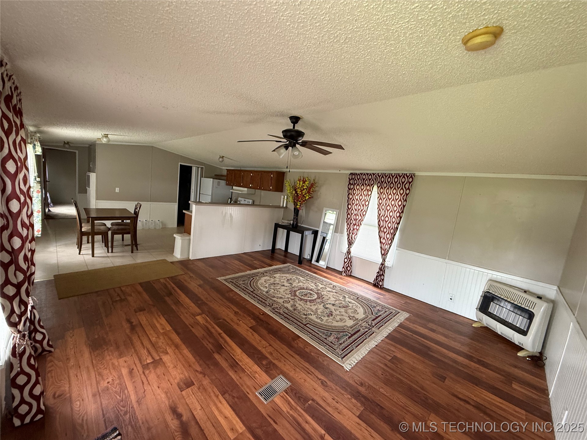 40182 E 1290 Road Property Photo 2