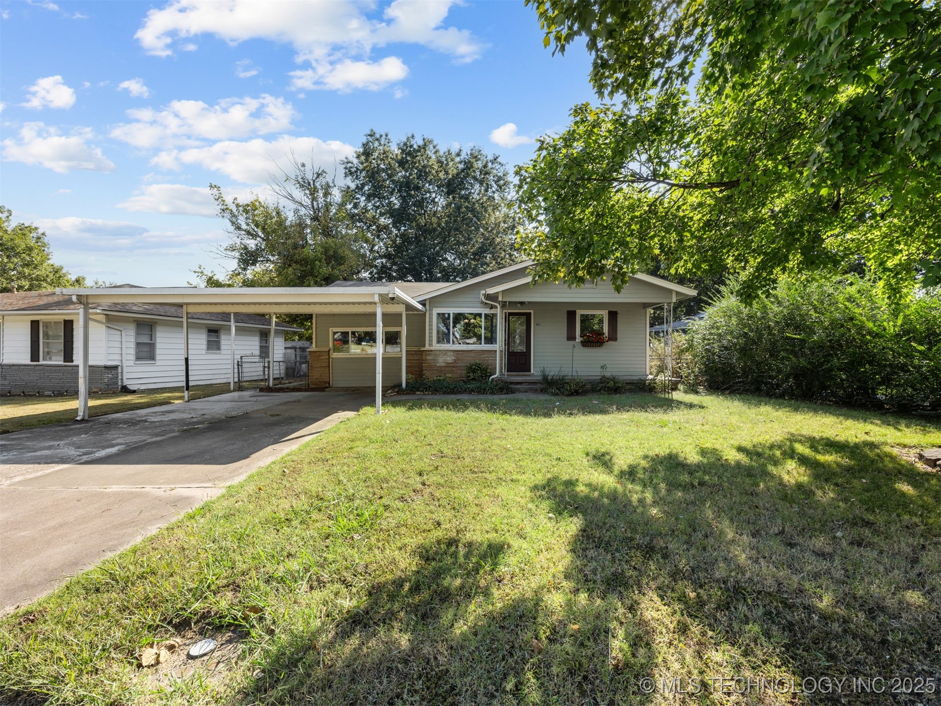 411 W Toledo Street Property Photo 1