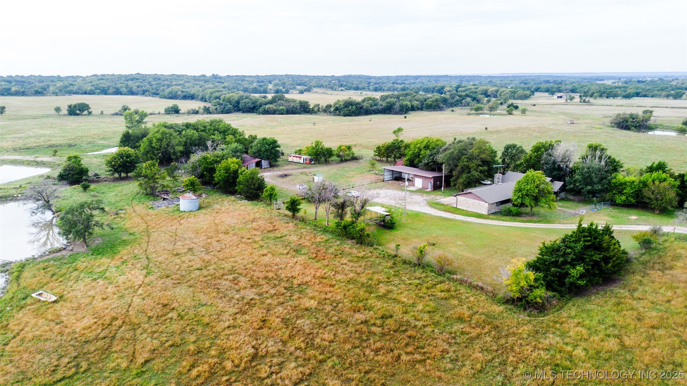 401341 Hwy 10 Property Photo 7