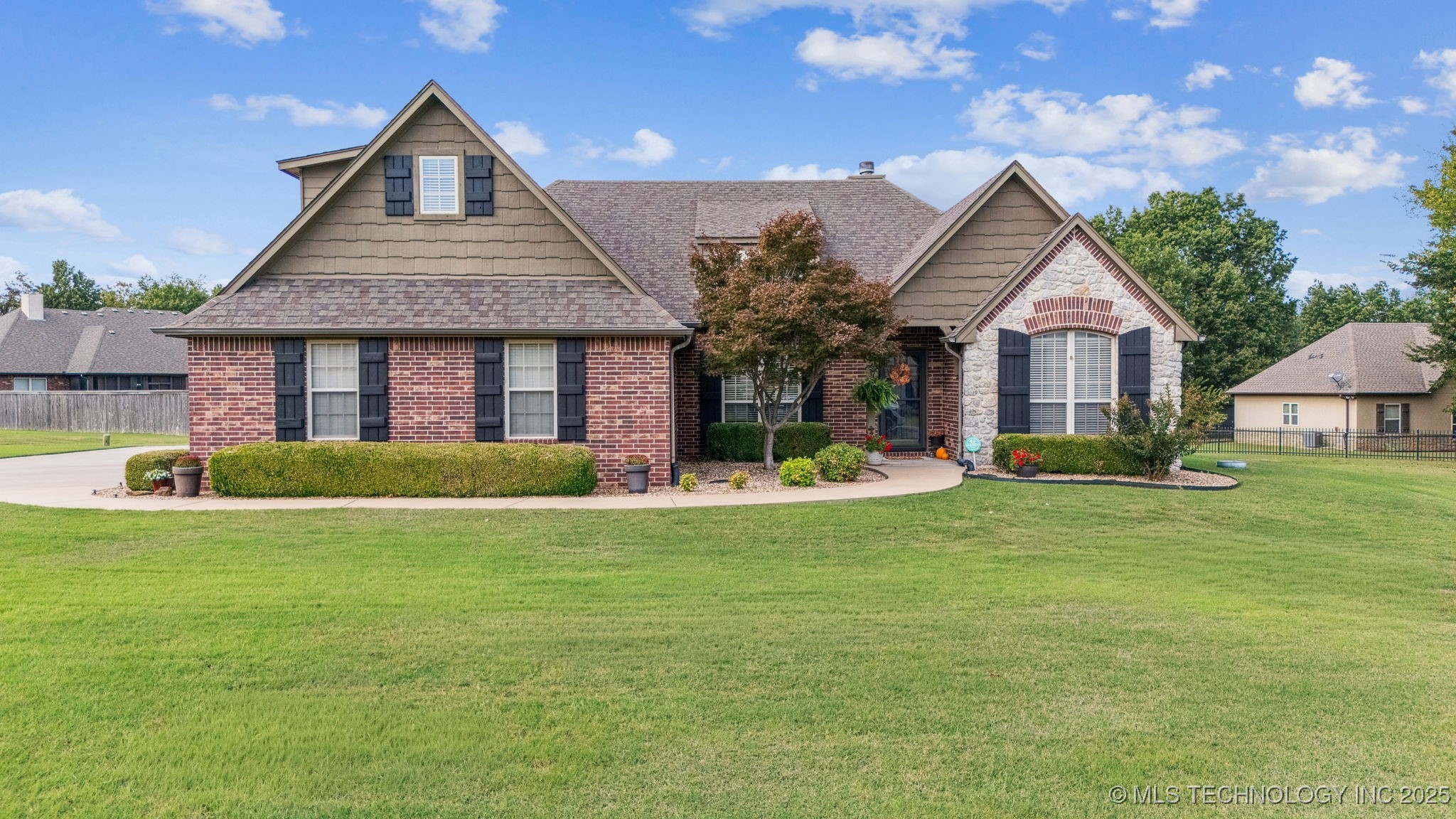 34 Woodcreek Lane Property Photo 3