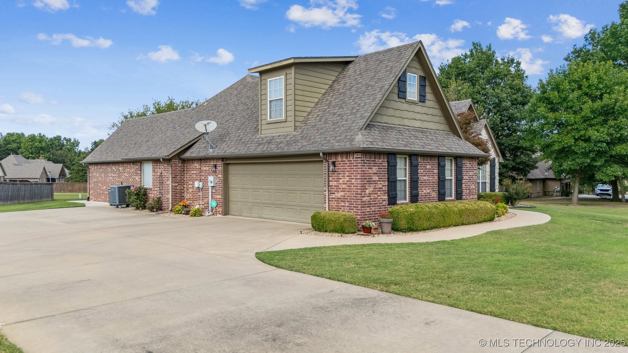 34 Woodcreek Lane Property Photo 4