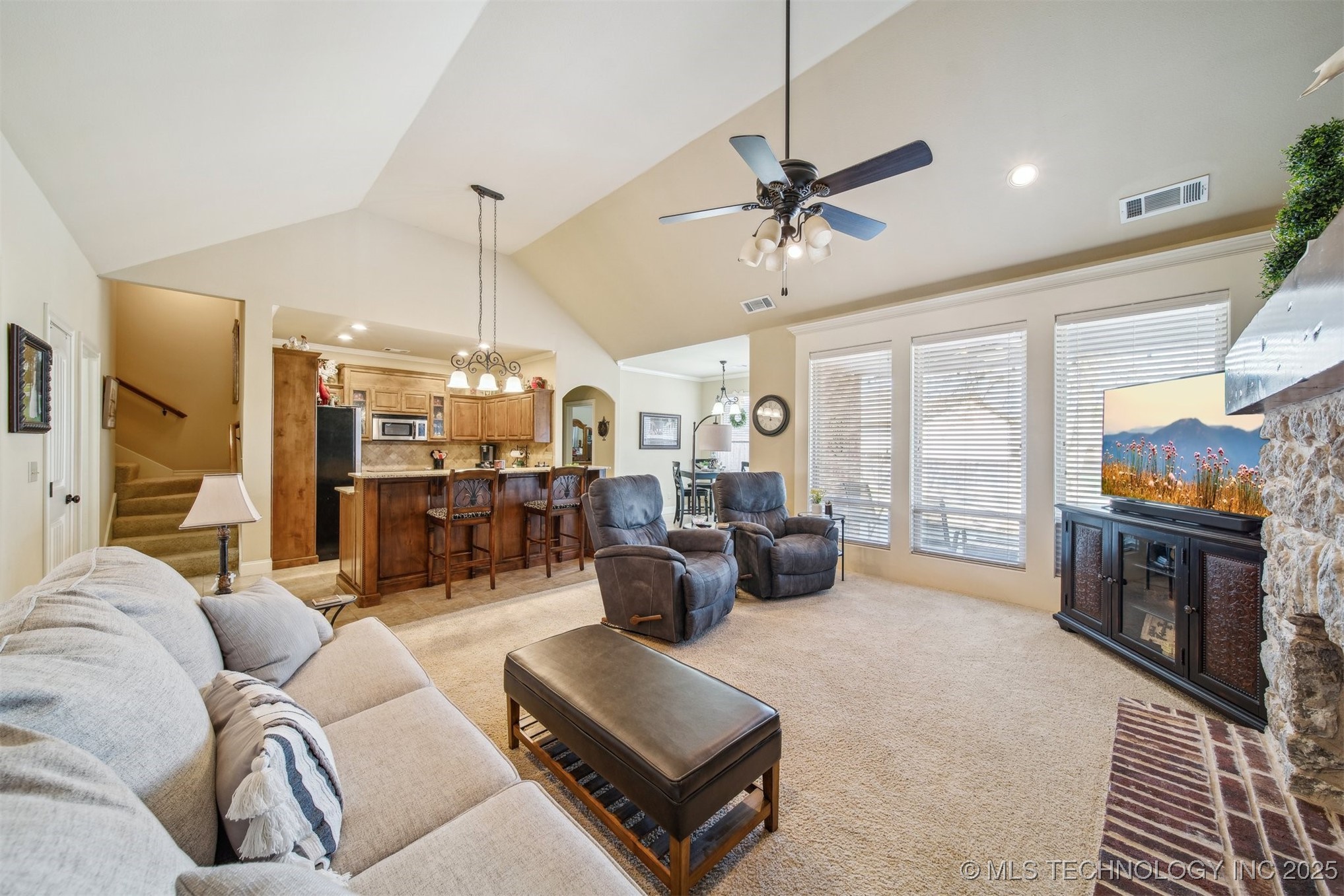 34 Woodcreek Lane Property Photo 12