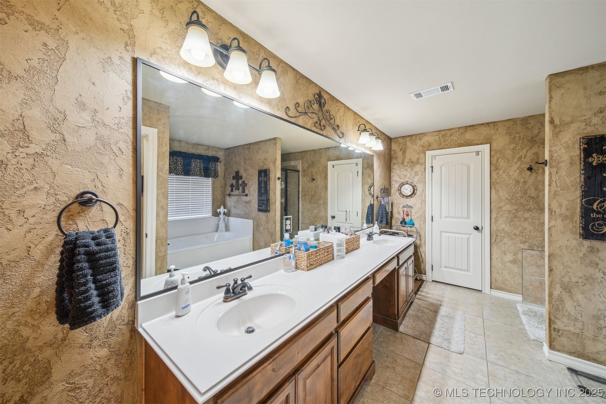 34 Woodcreek Lane Property Photo 25