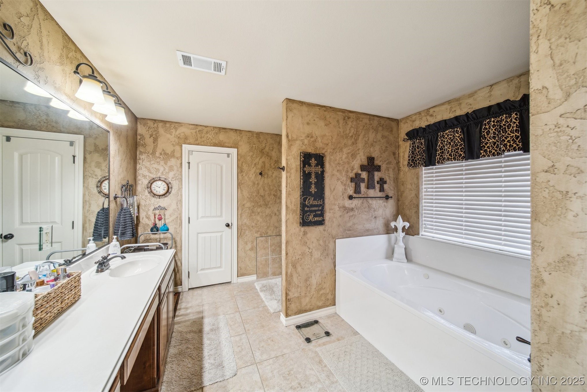 34 Woodcreek Lane Property Photo 26