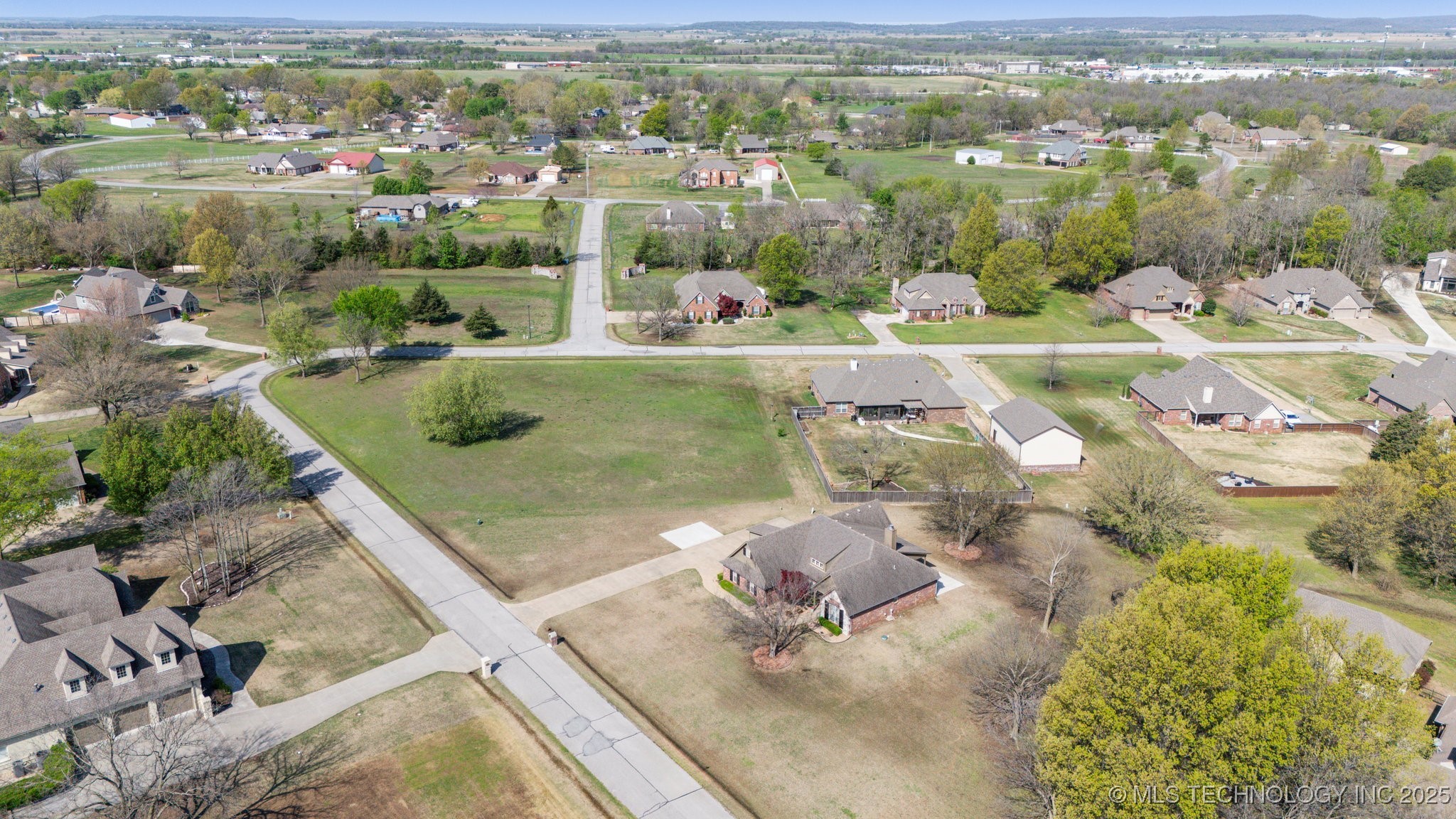 34 Woodcreek Lane Property Photo 45