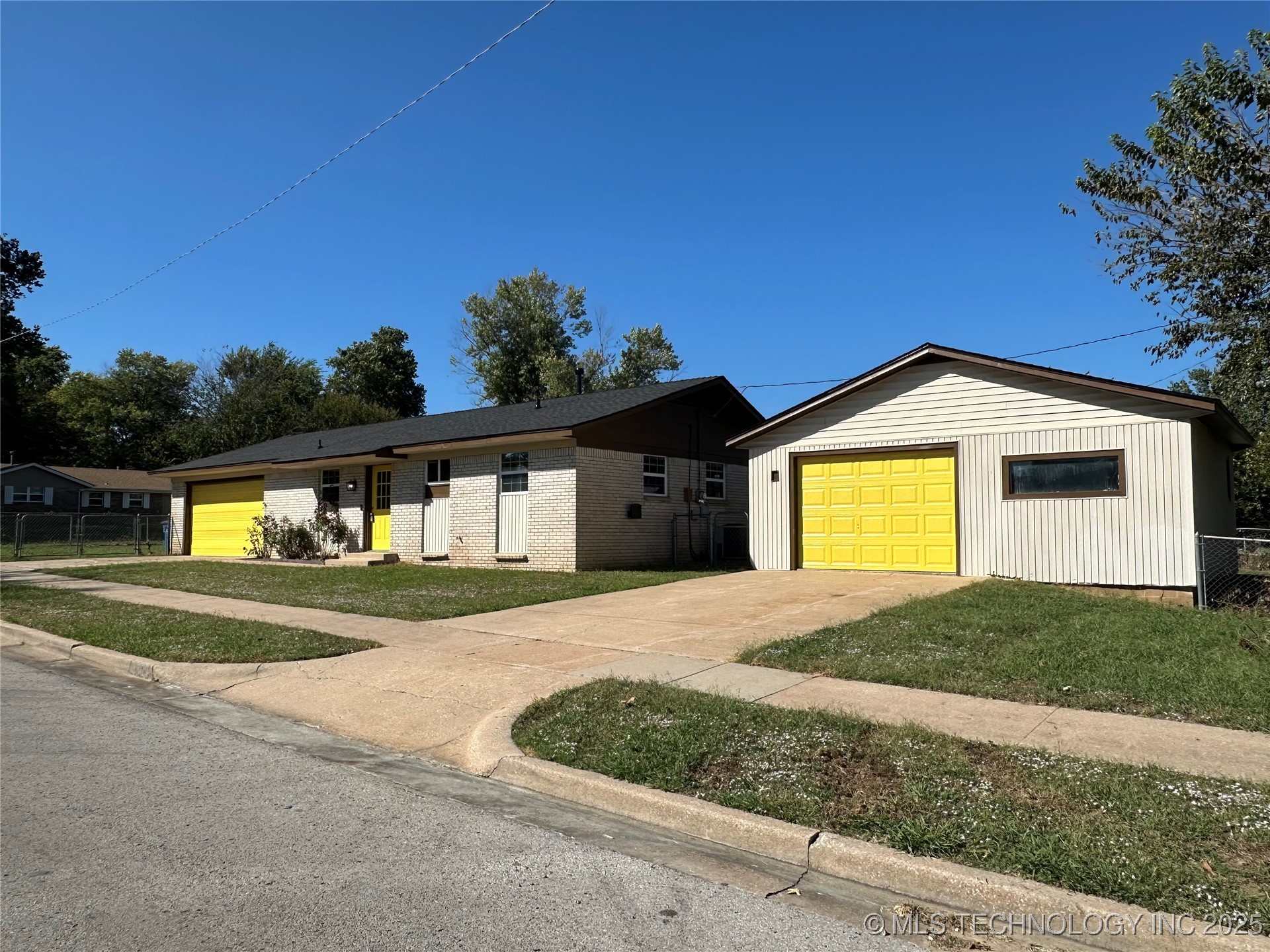 18809 E 1st Street Property Photo 4