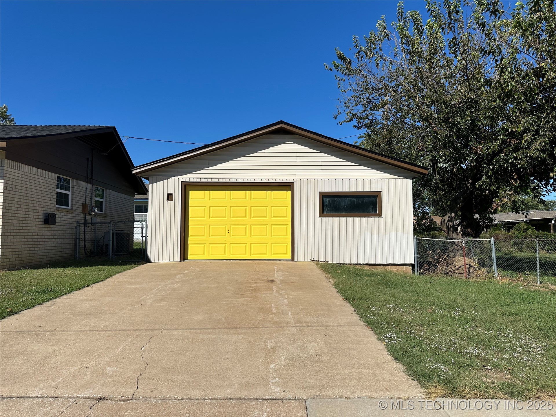 18809 E 1st Street Property Photo 5