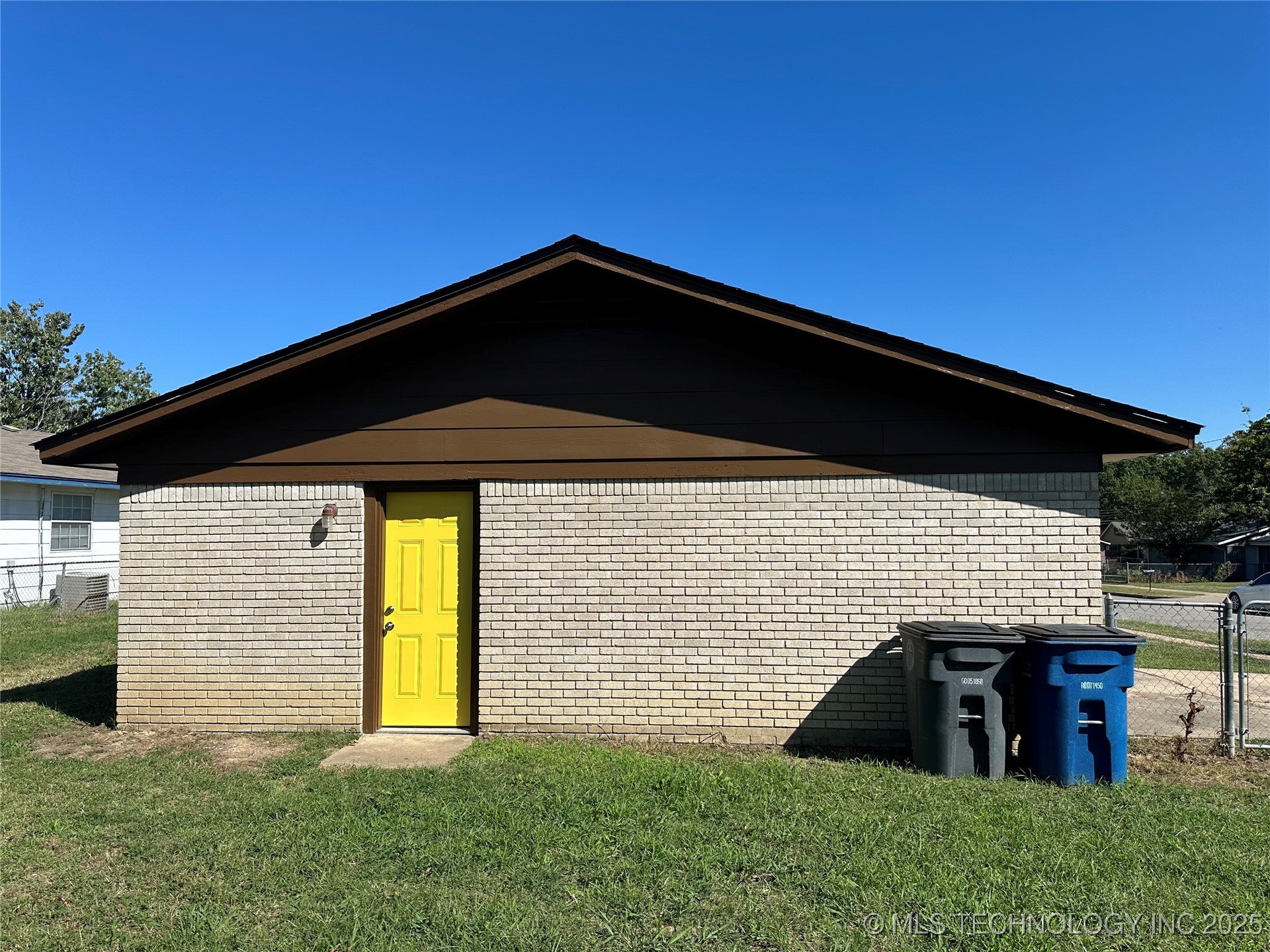 18809 E 1st Street Property Photo 6