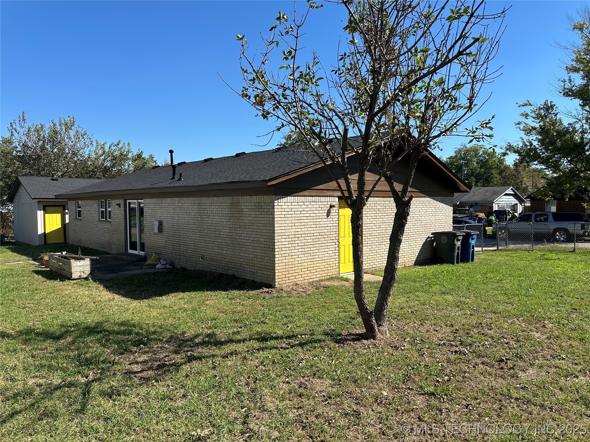 18809 E 1st Street Property Photo 9