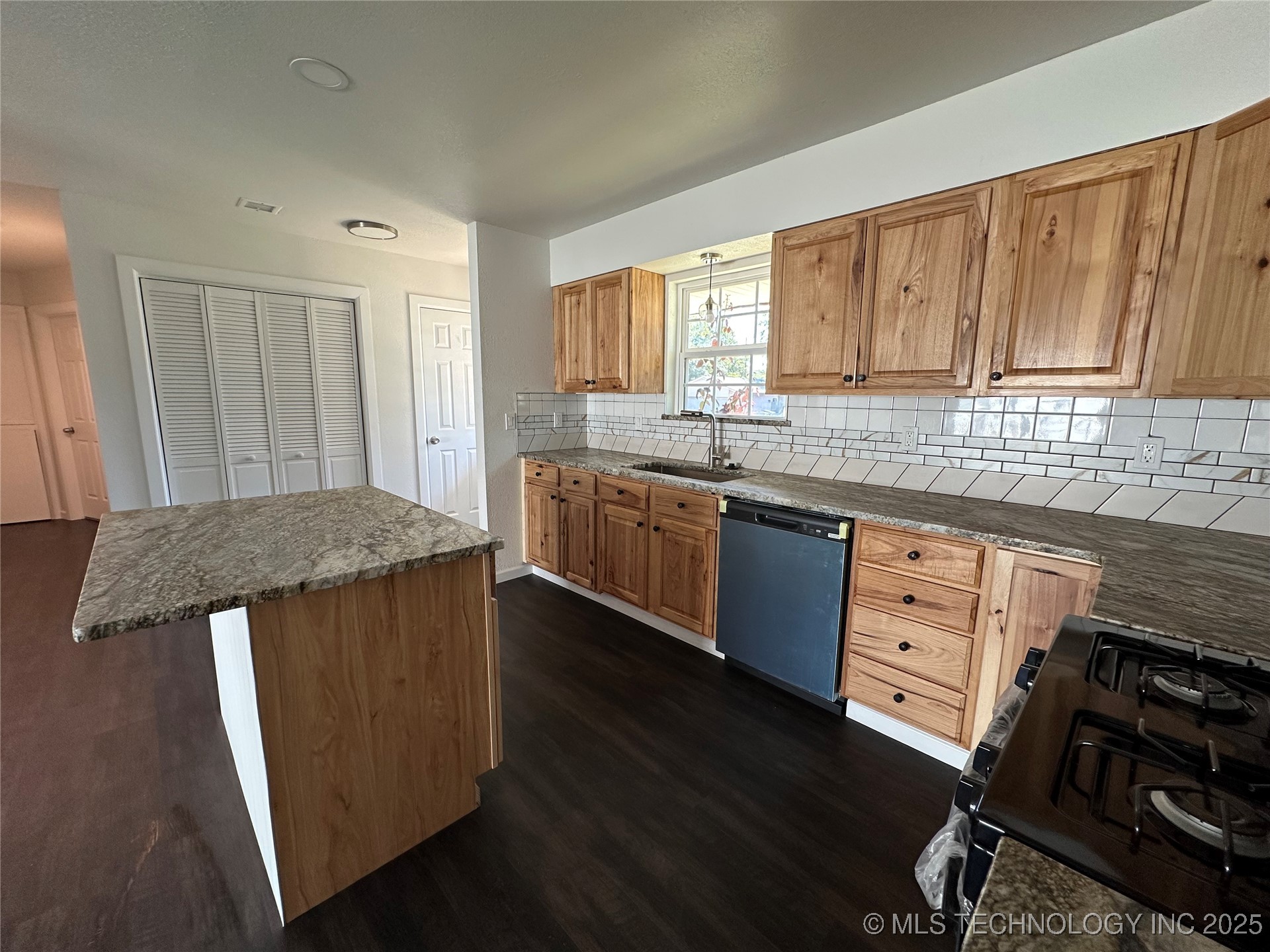 18809 E 1st Street Property Photo 16