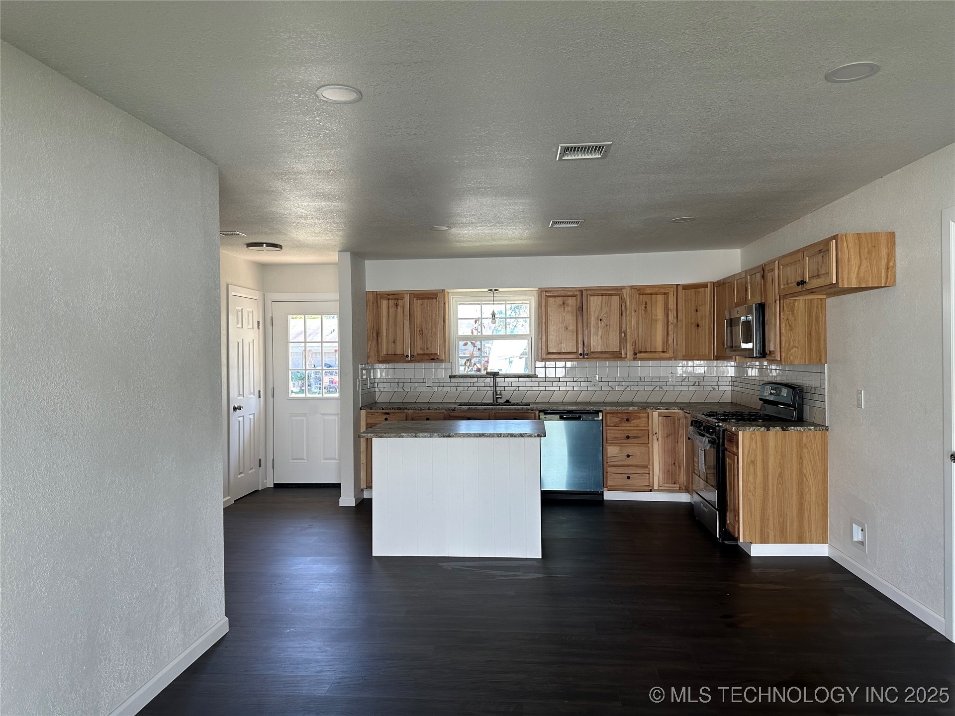 18809 E 1st Street Property Photo 17