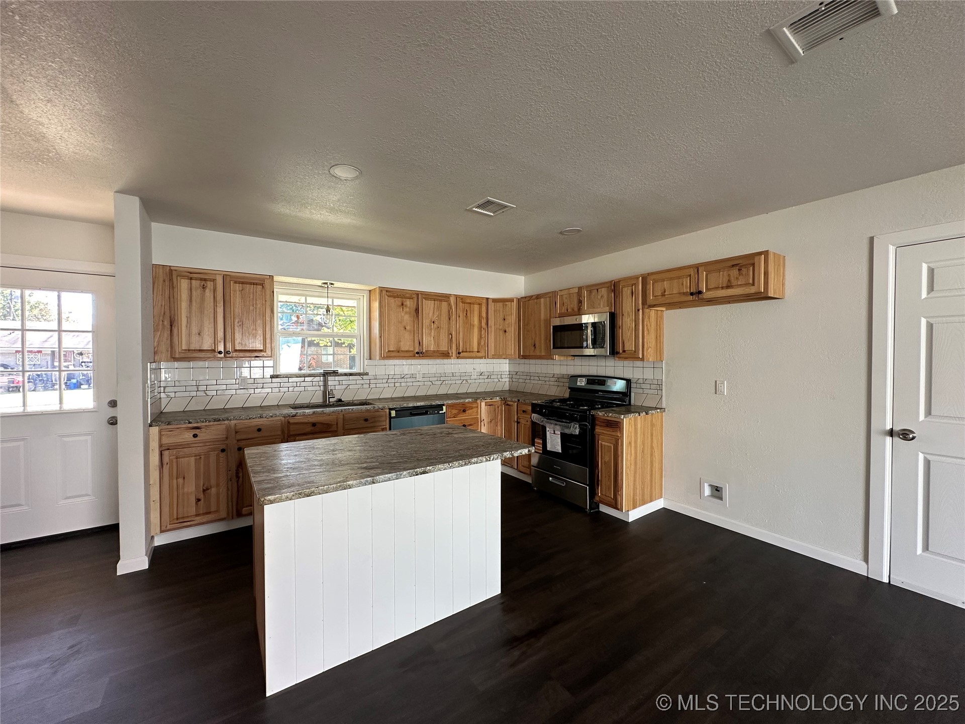 18809 E 1st Street Property Photo 18