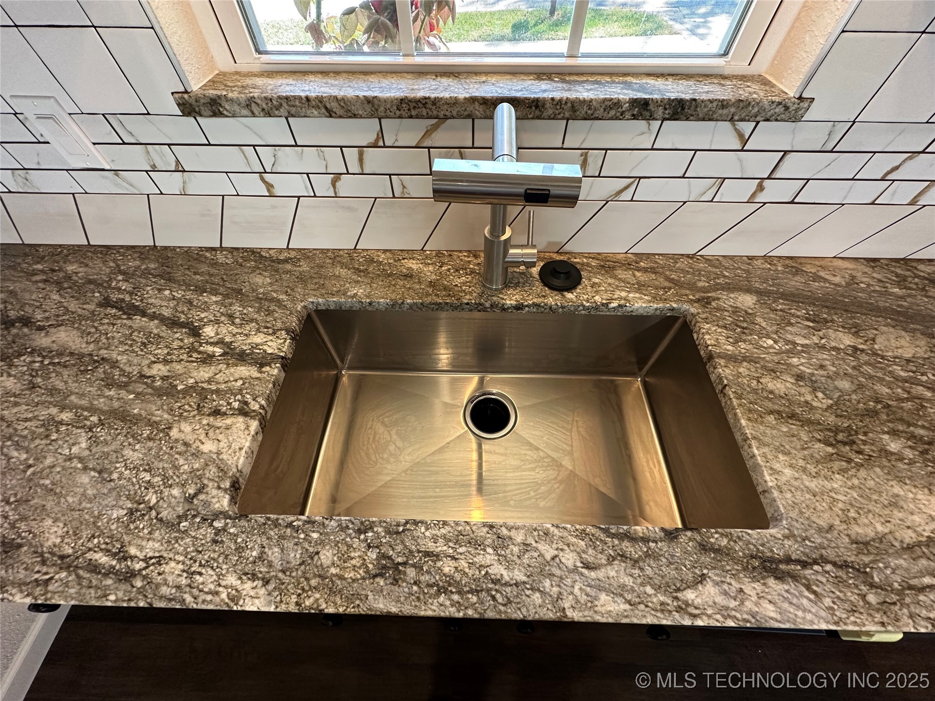 18809 E 1st Street Property Photo 20