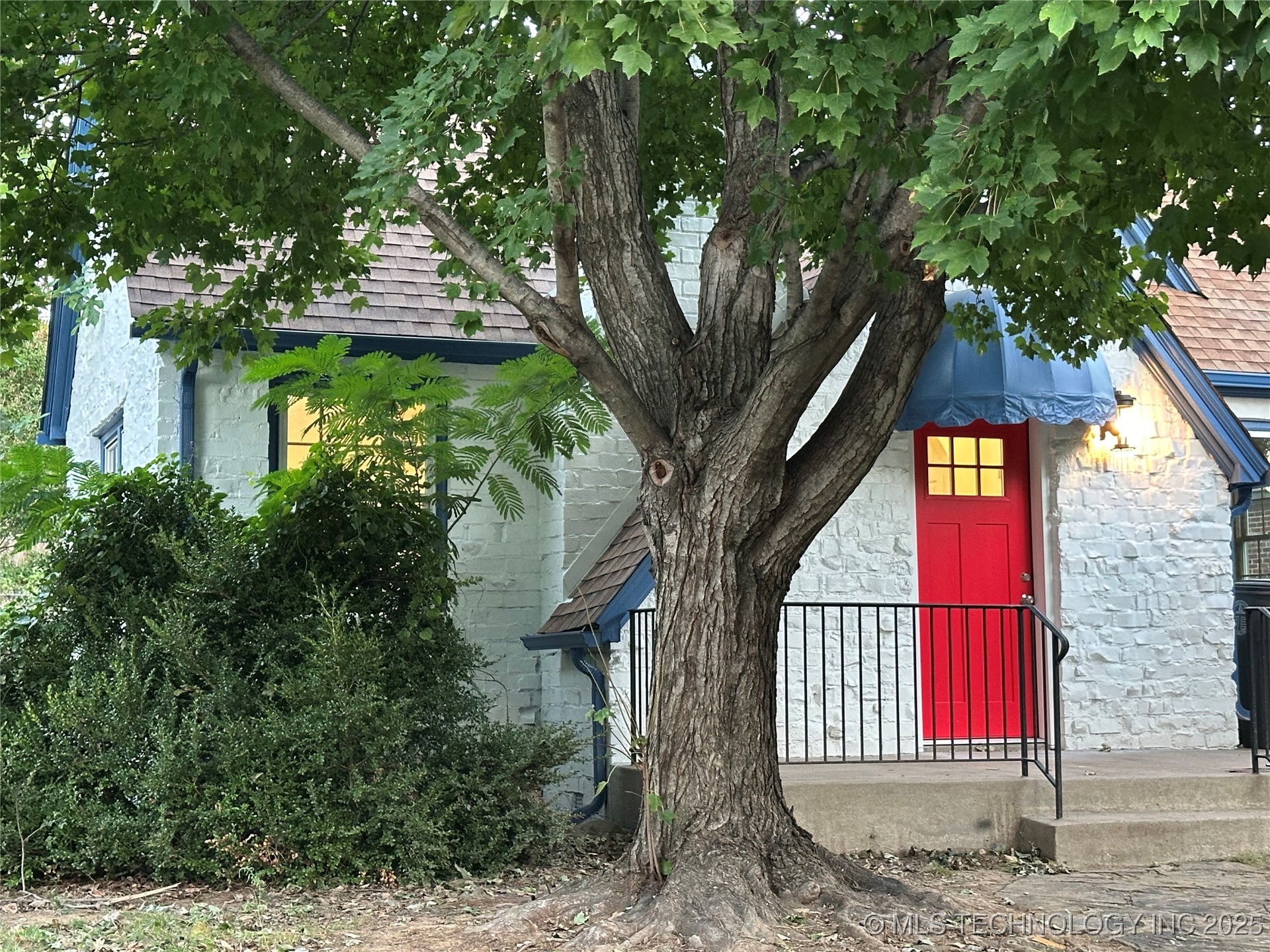 1235 S Gary Place Property Photo 2