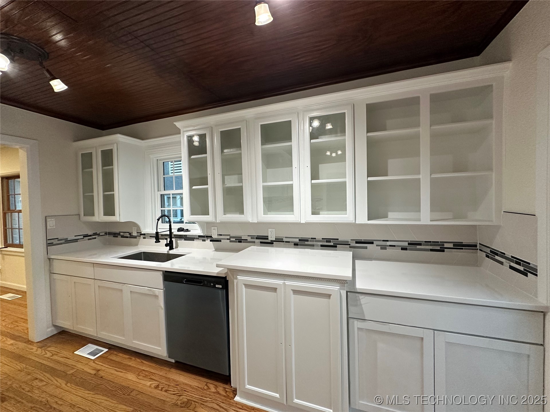 1235 S Gary Place Property Photo 4