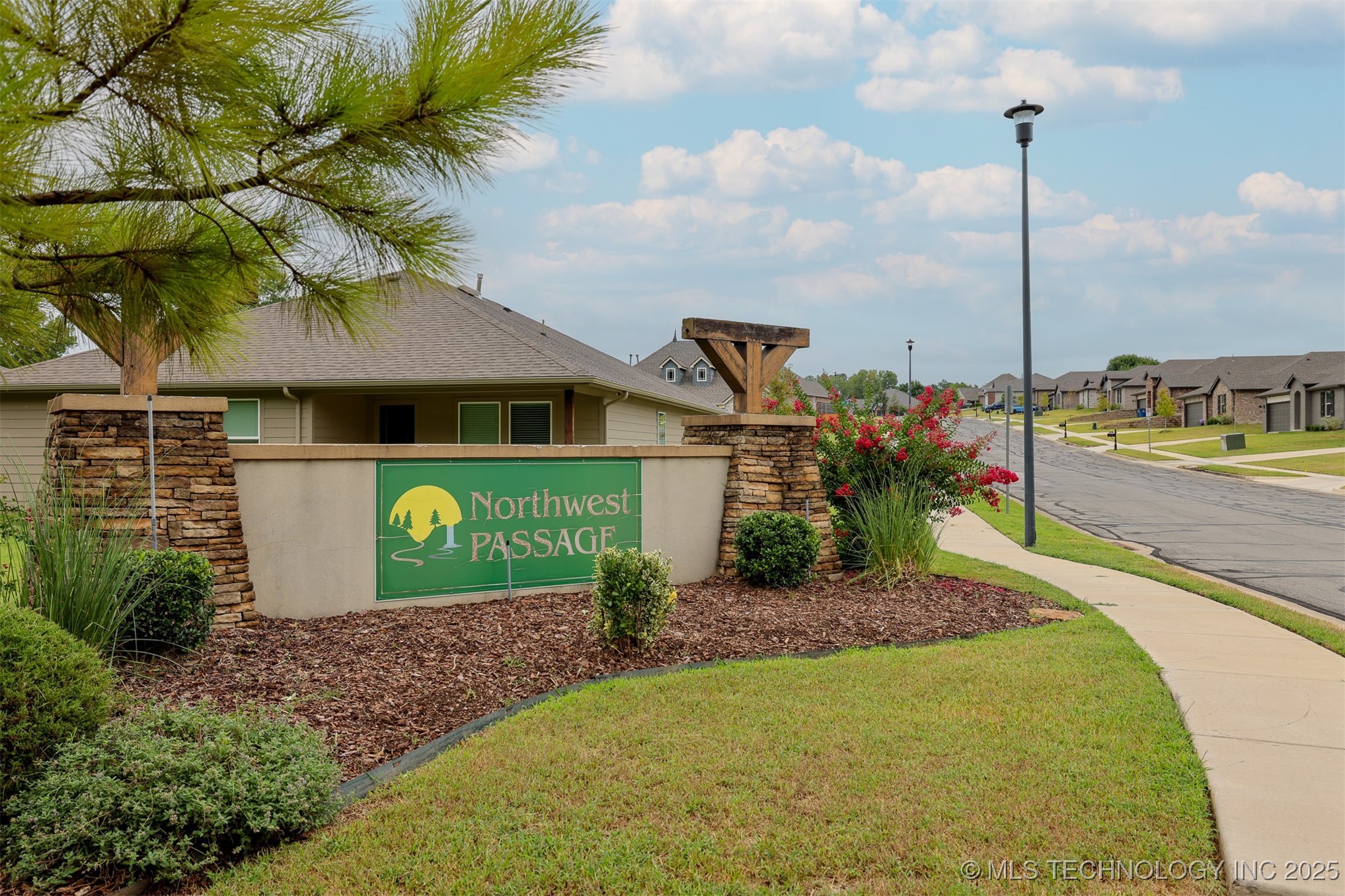 3305 N 24th West Avenue Property Photo 2