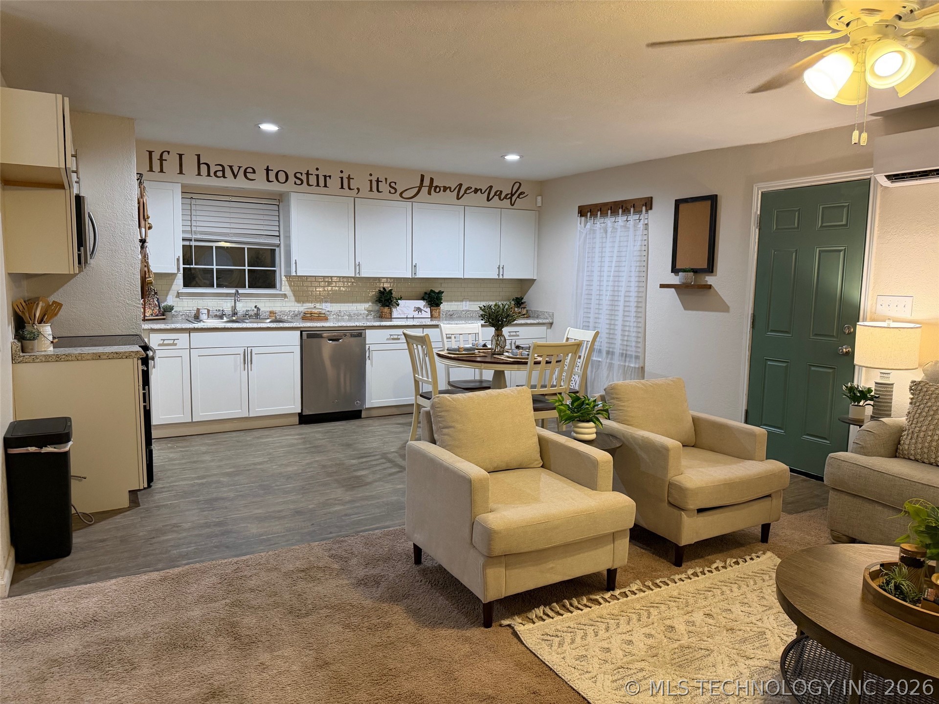 914 Hailey Street Property Photo 2