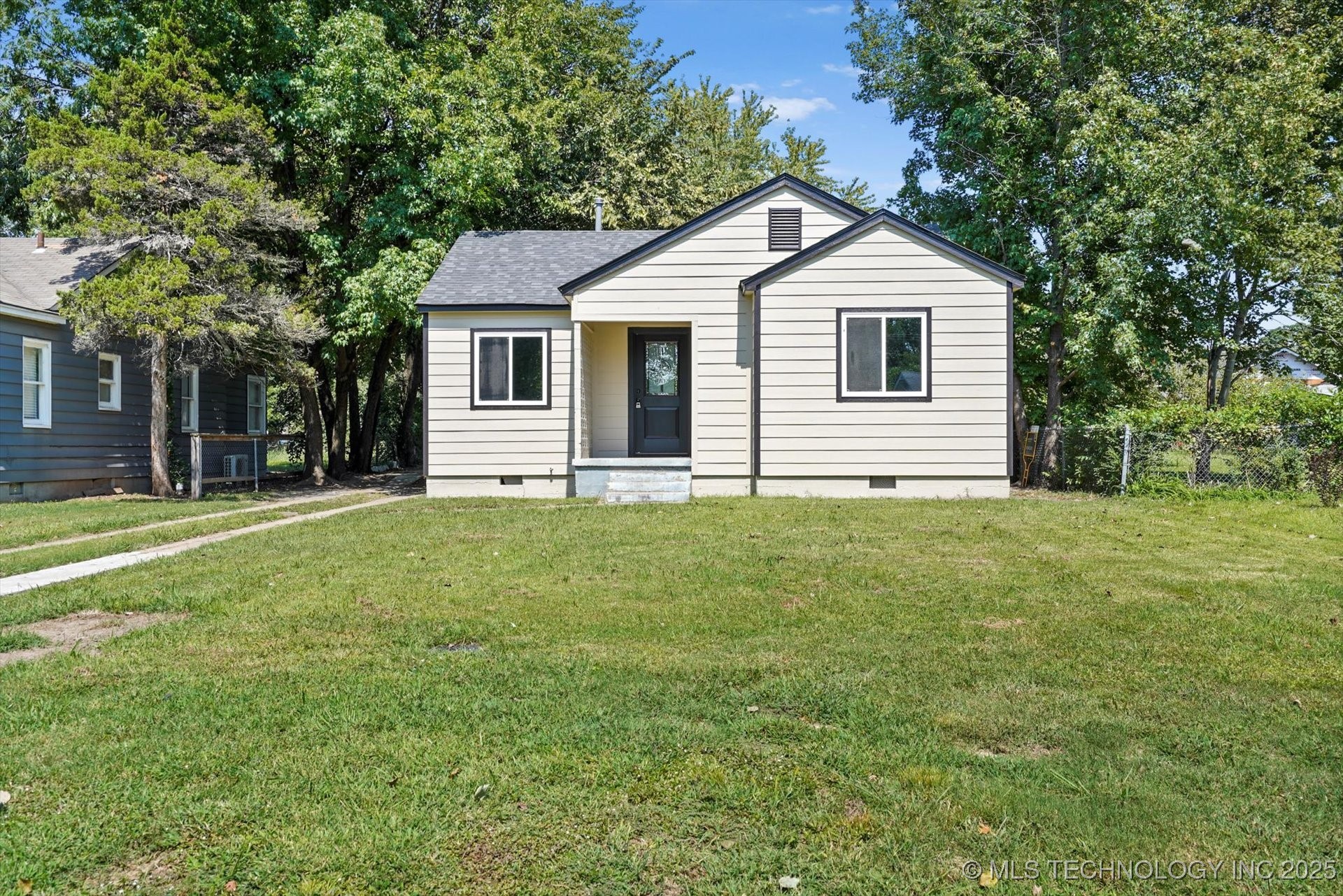 2908 Elgin Street Property Photo 2