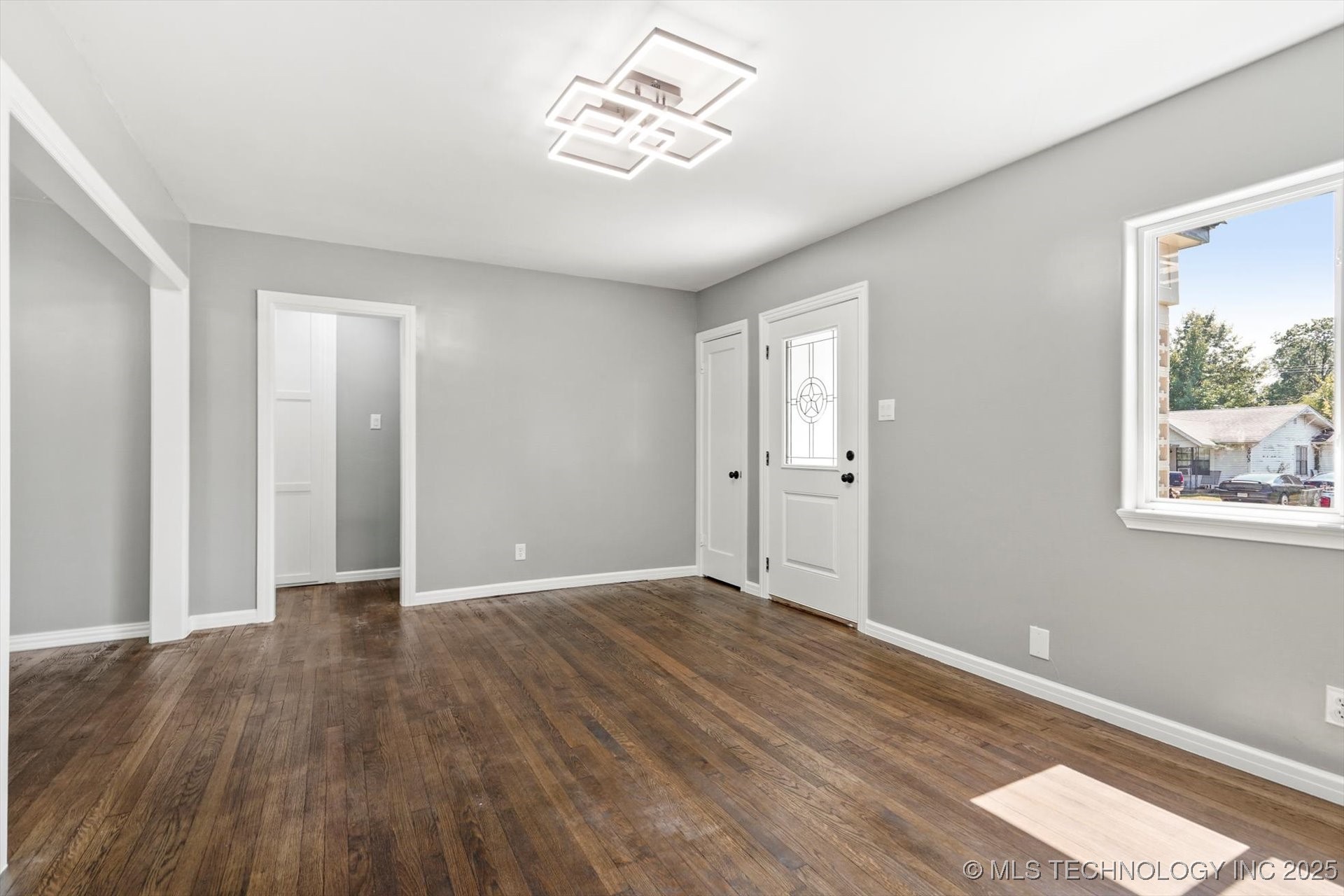 2908 Elgin Street Property Photo 8