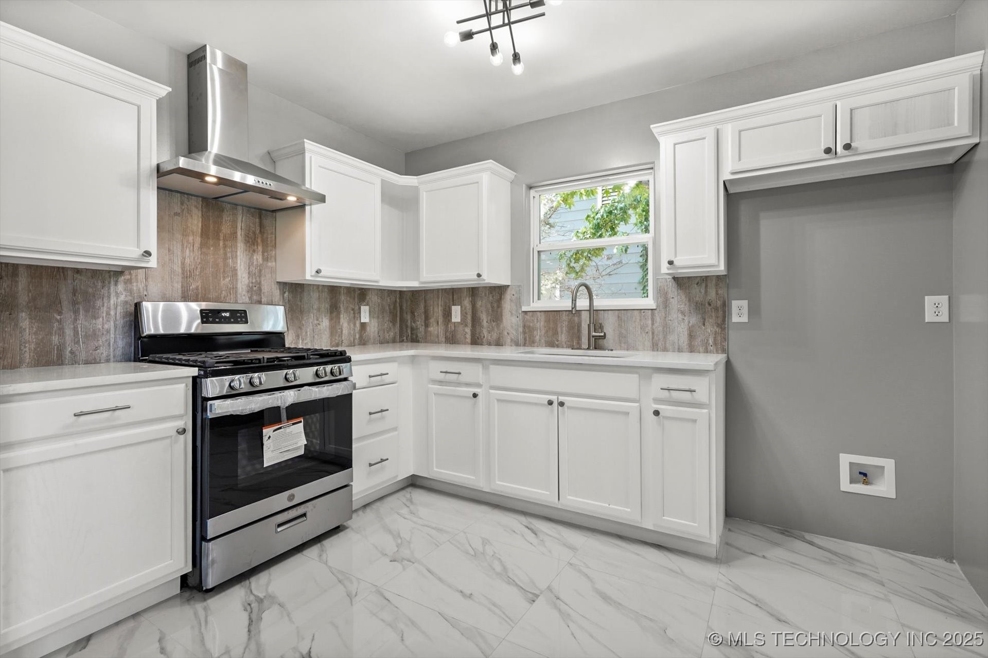 2908 Elgin Street Property Photo 13