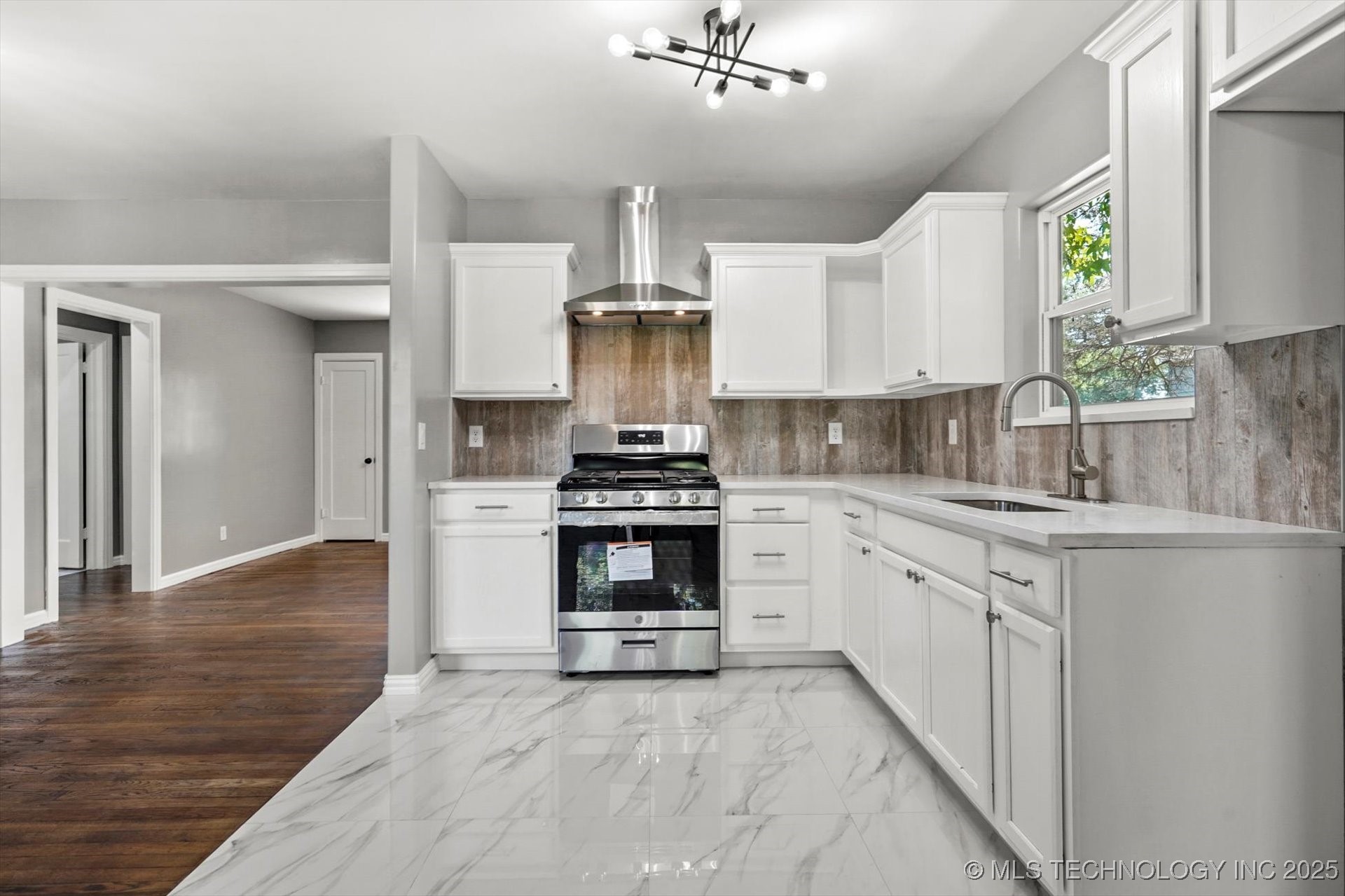 2908 Elgin Street Property Photo 14