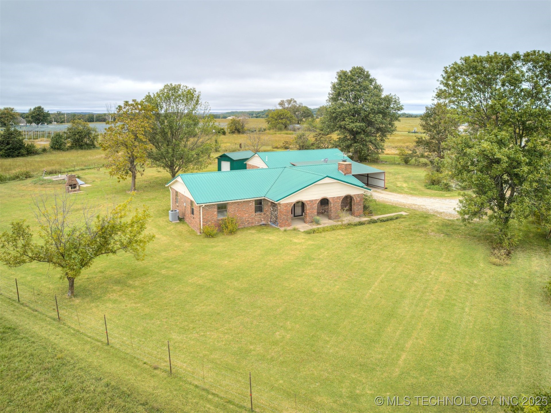 1051 N Caney Property Photo 1