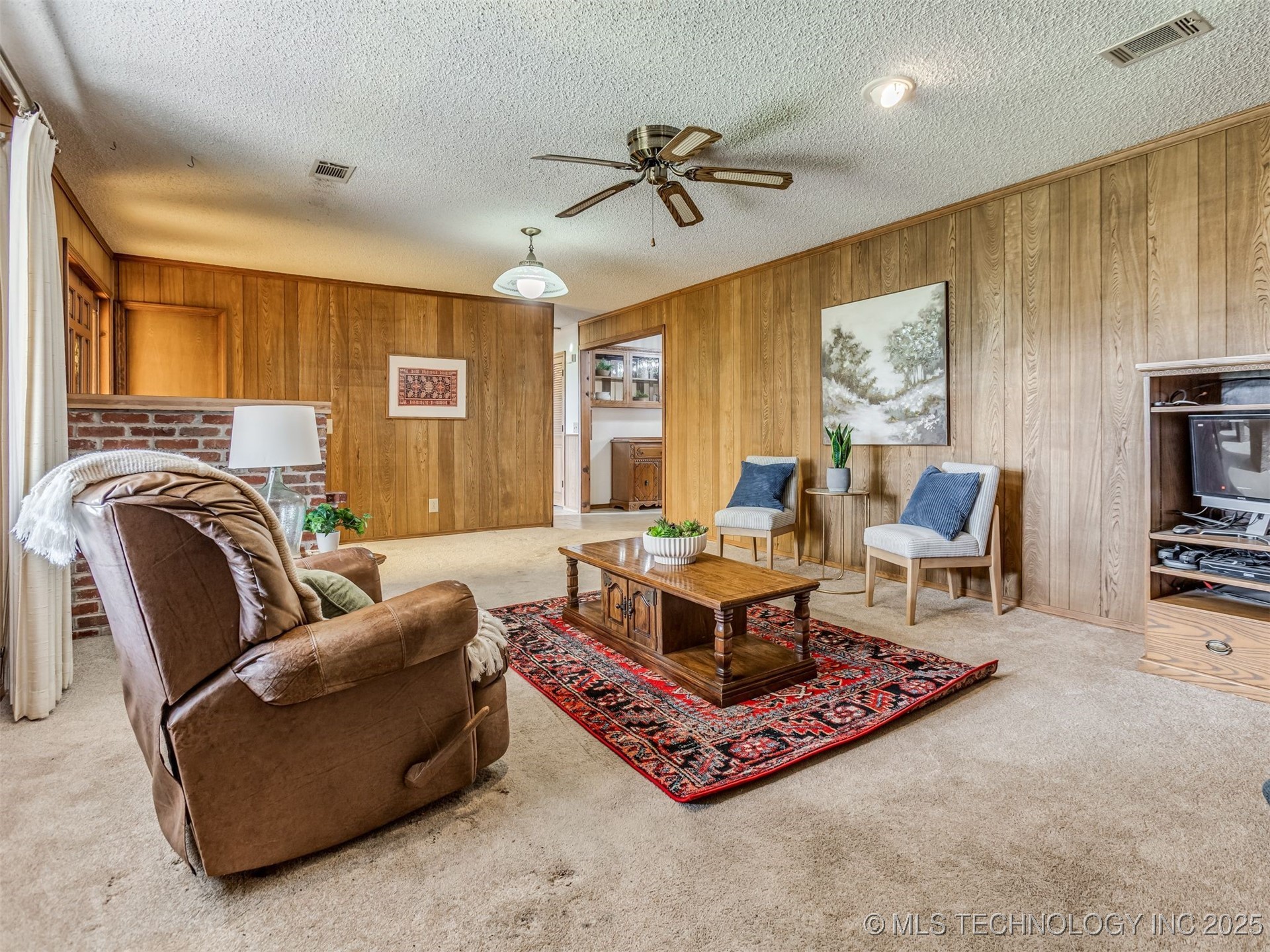 1051 N Caney Property Photo 6