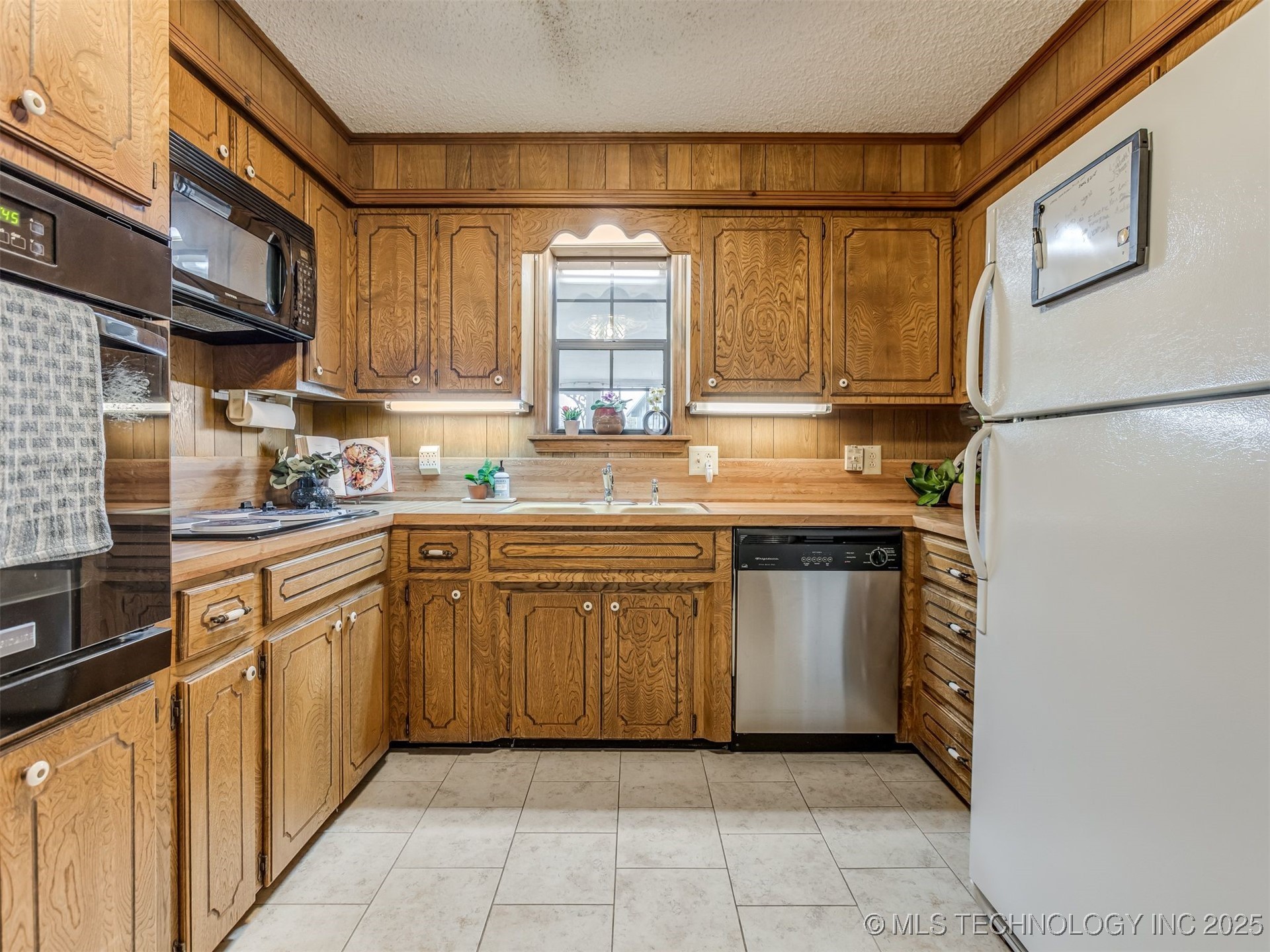 1051 N Caney Property Photo 9