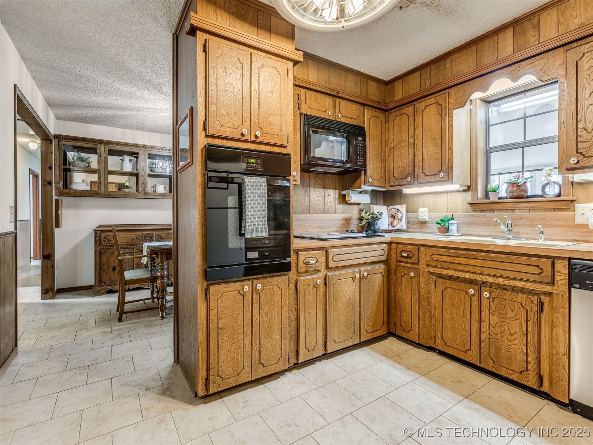 1051 N Caney Property Photo 10