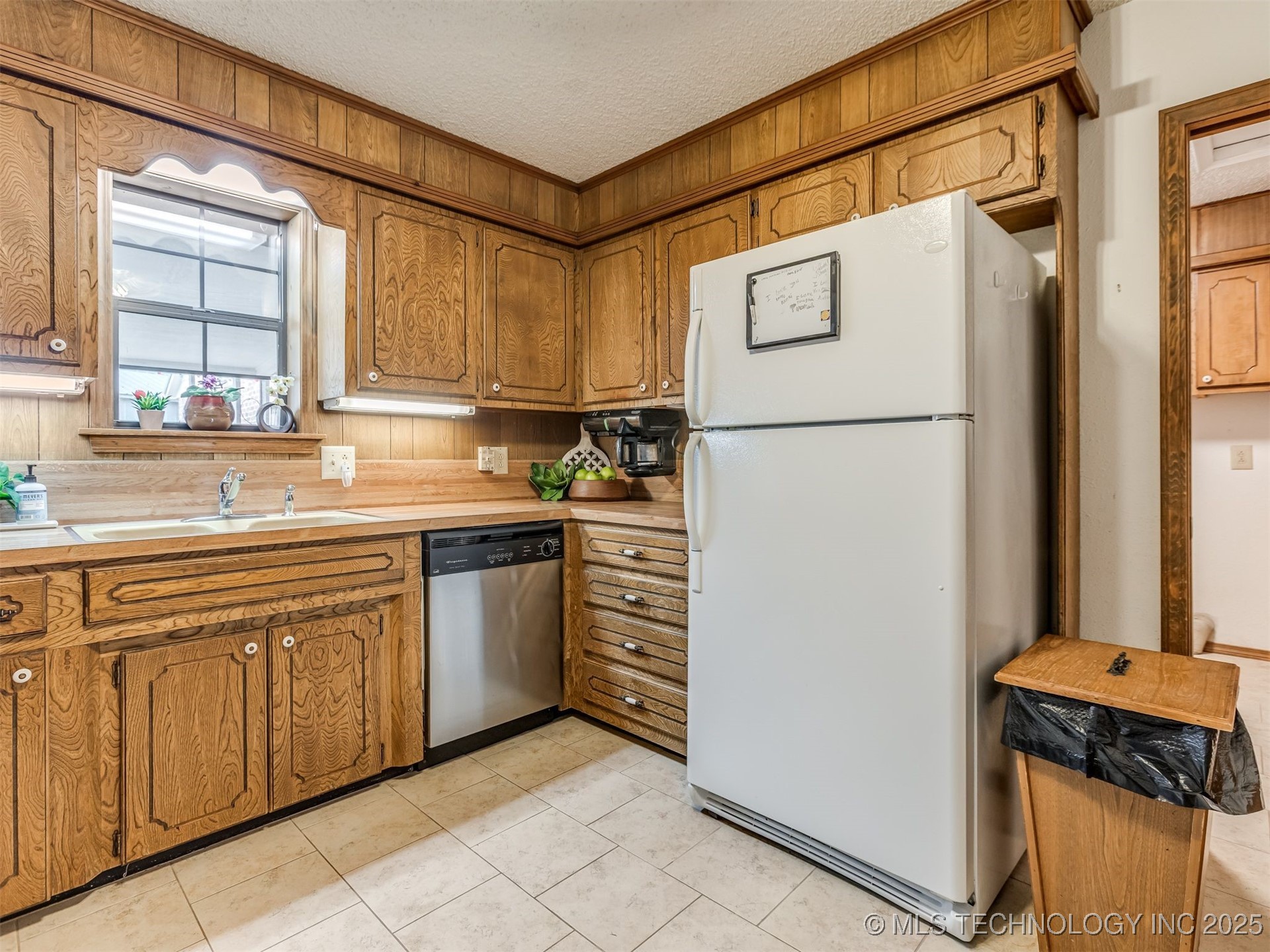 1051 N Caney Property Photo 11