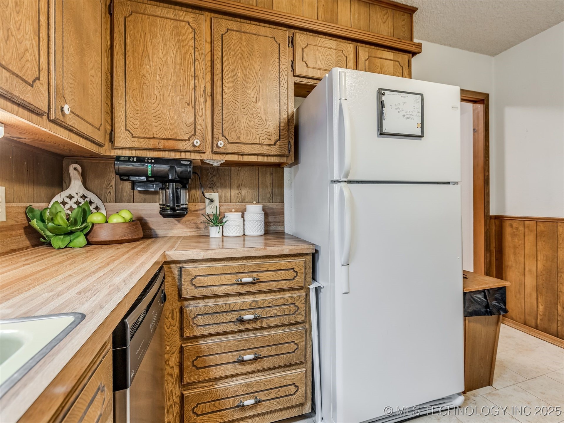 1051 N Caney Property Photo 12