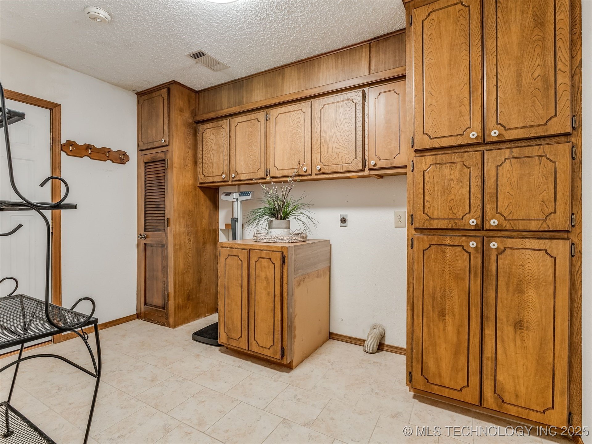 1051 N Caney Property Photo 29