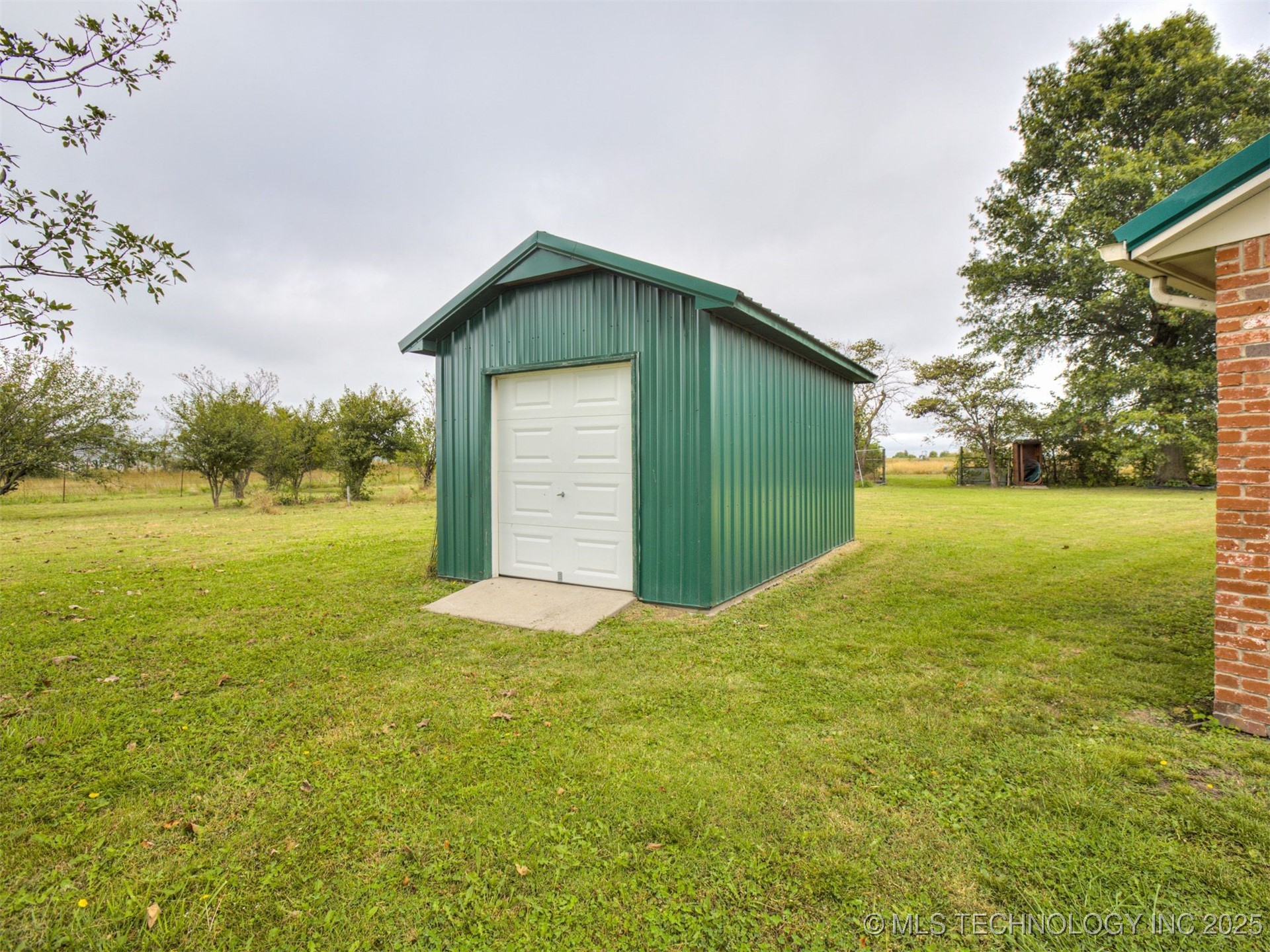 1051 N Caney Property Photo 34