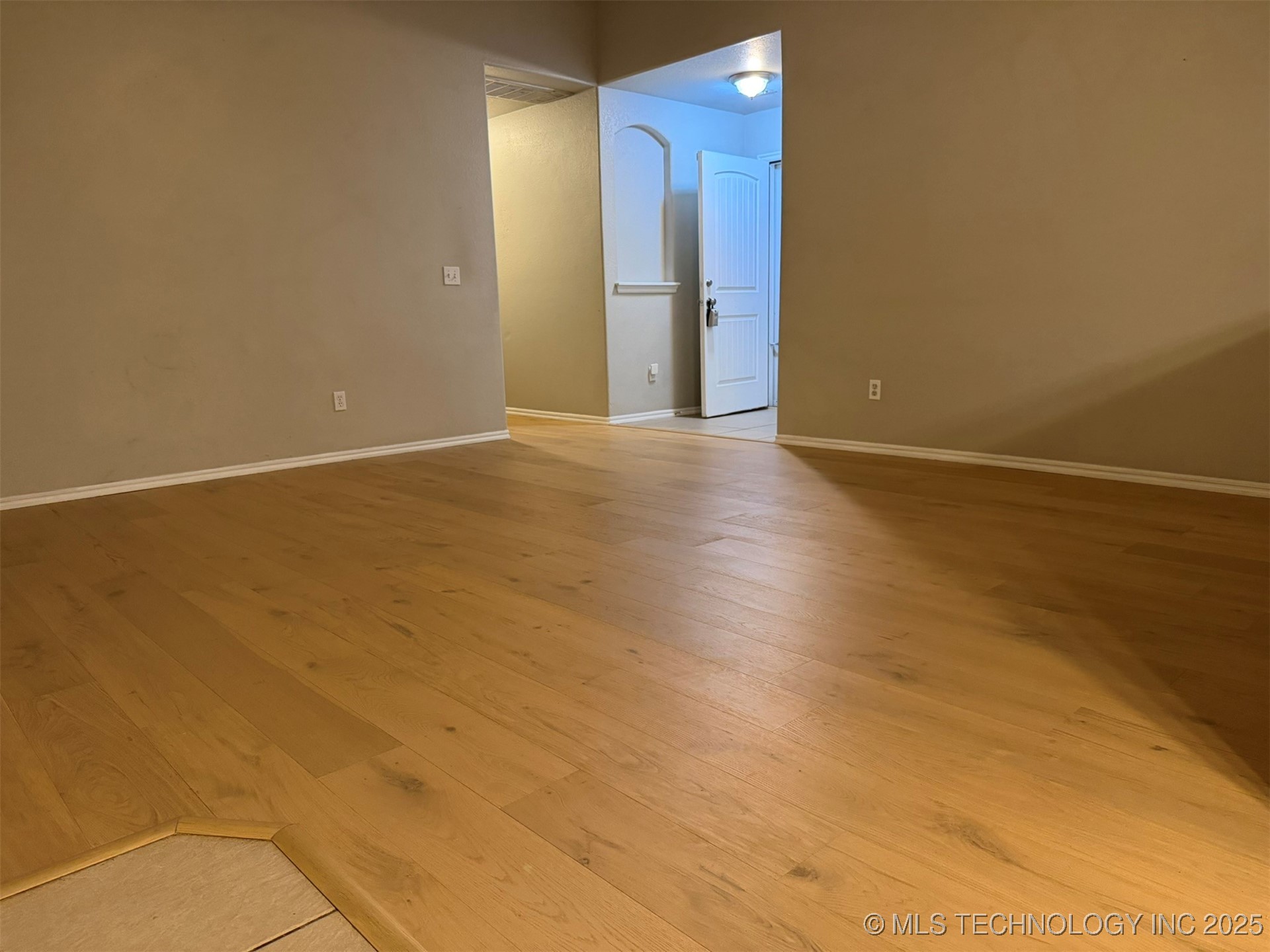 12272 S 268th East Avenue Property Photo 8