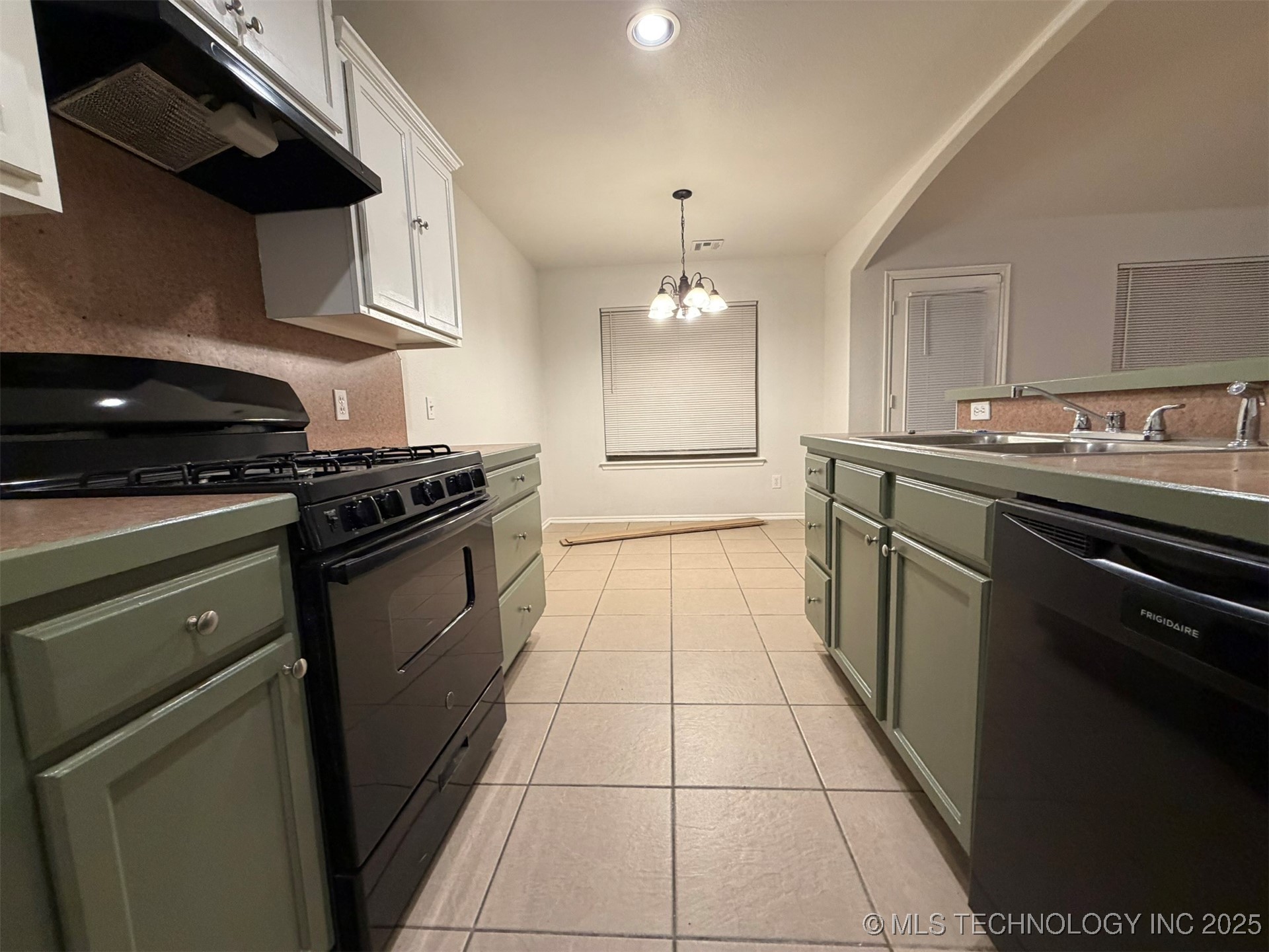 12272 S 268th East Avenue Property Photo 13