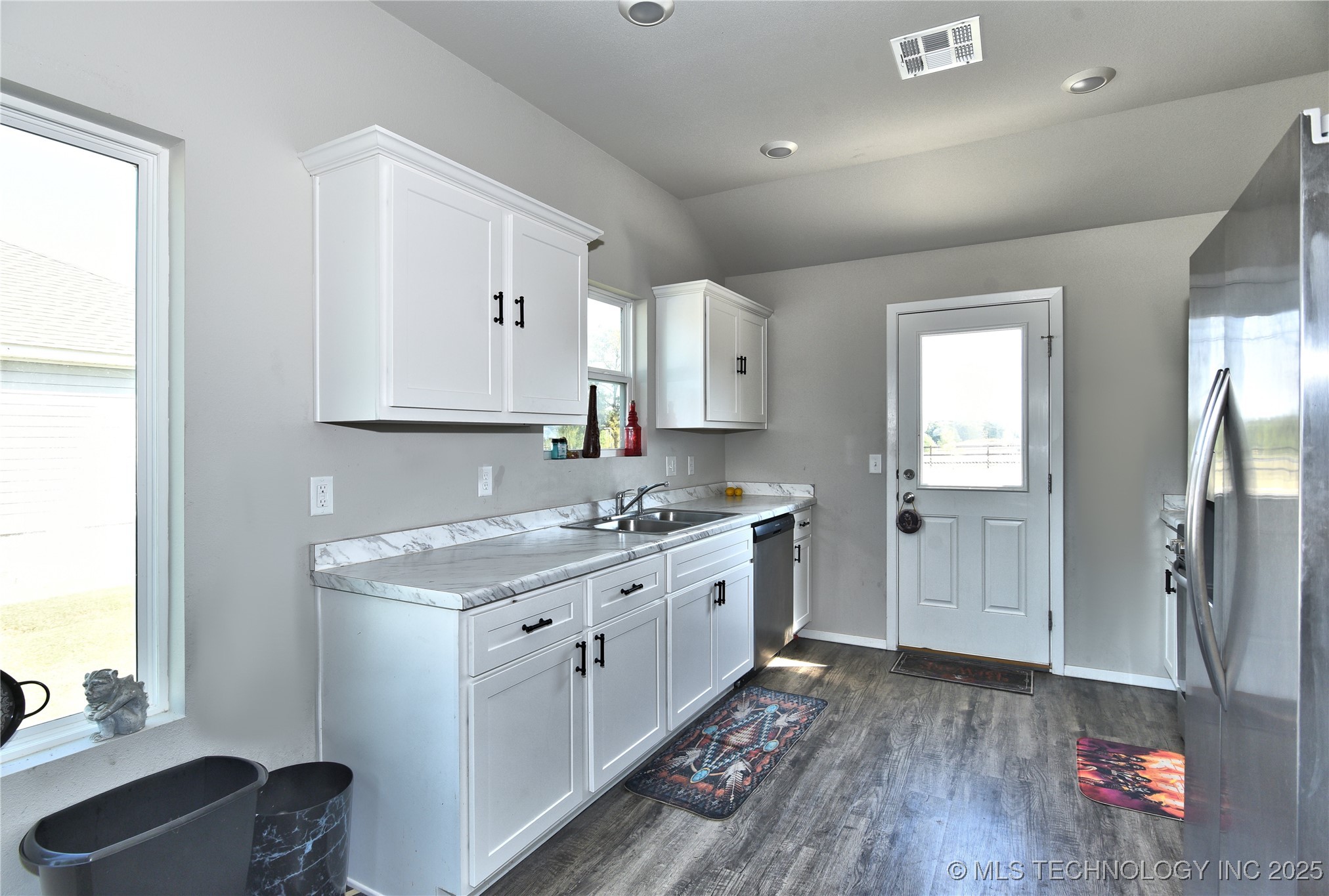 708 Redbud Avenue Property Photo 5