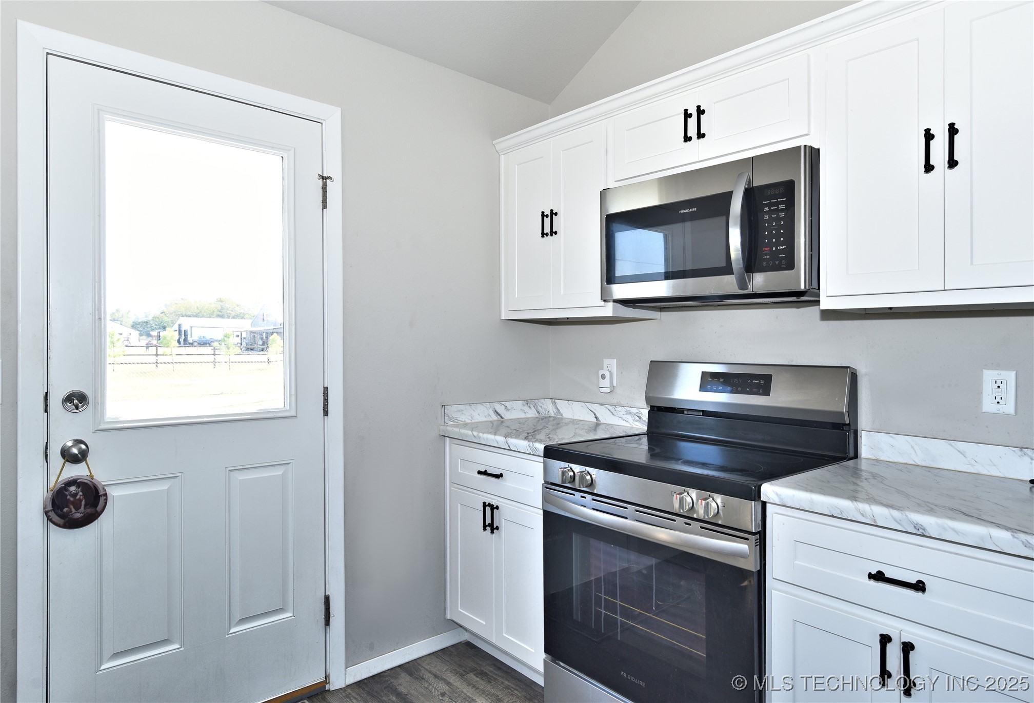 708 Redbud Avenue Property Photo 6