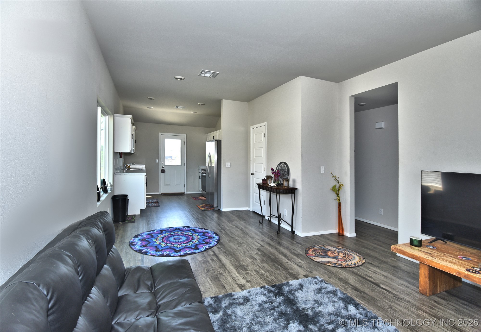 708 Redbud Avenue Property Photo 8