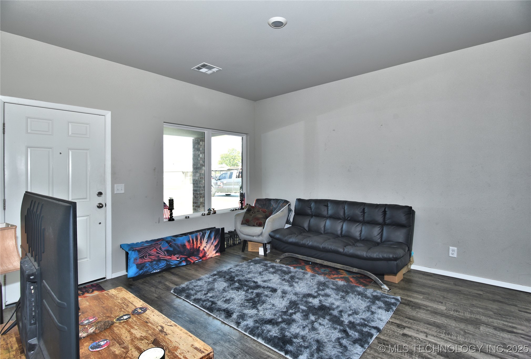 708 Redbud Avenue Property Photo 11