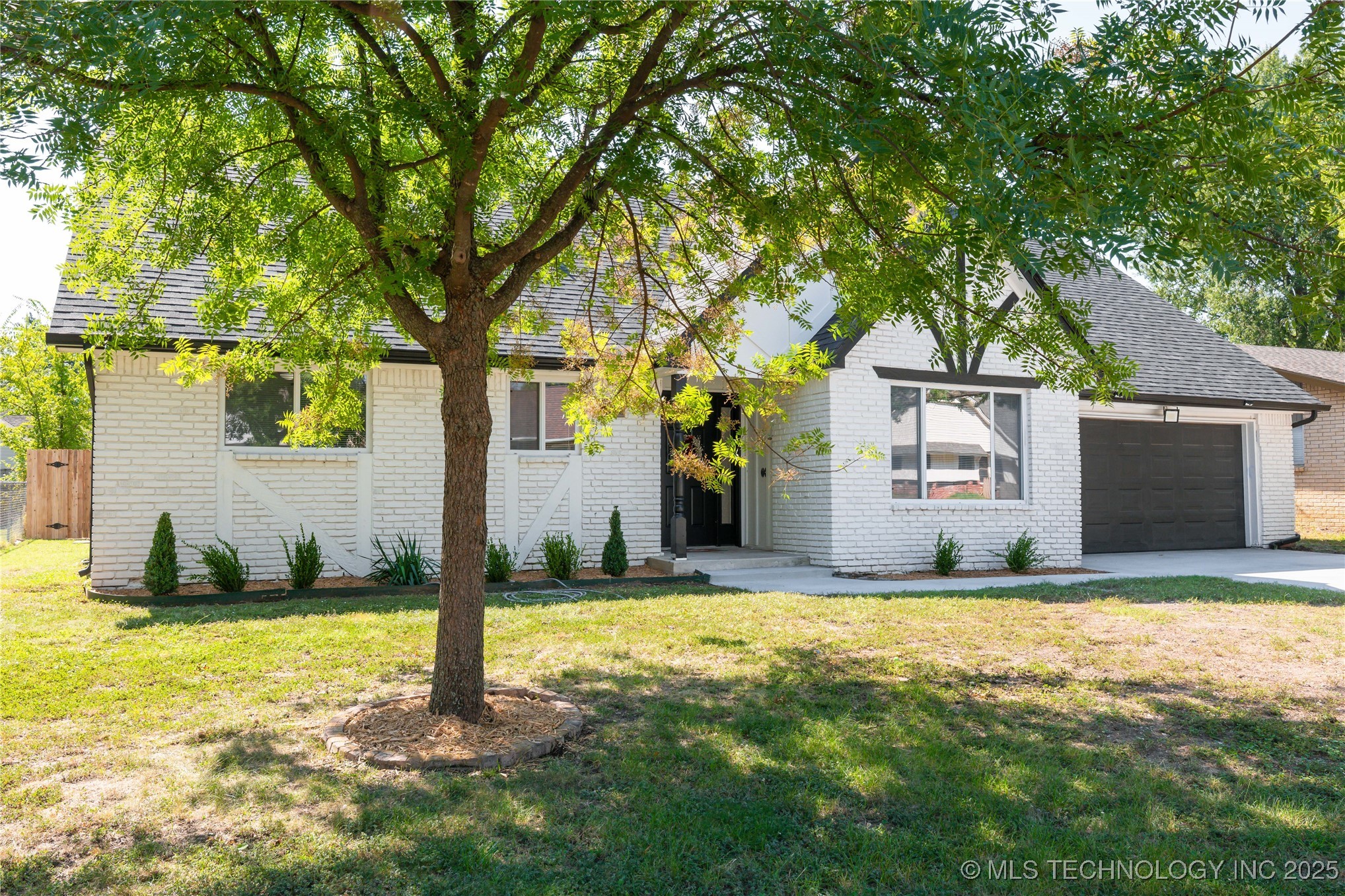 9126 E 38th Street Property Photo 2