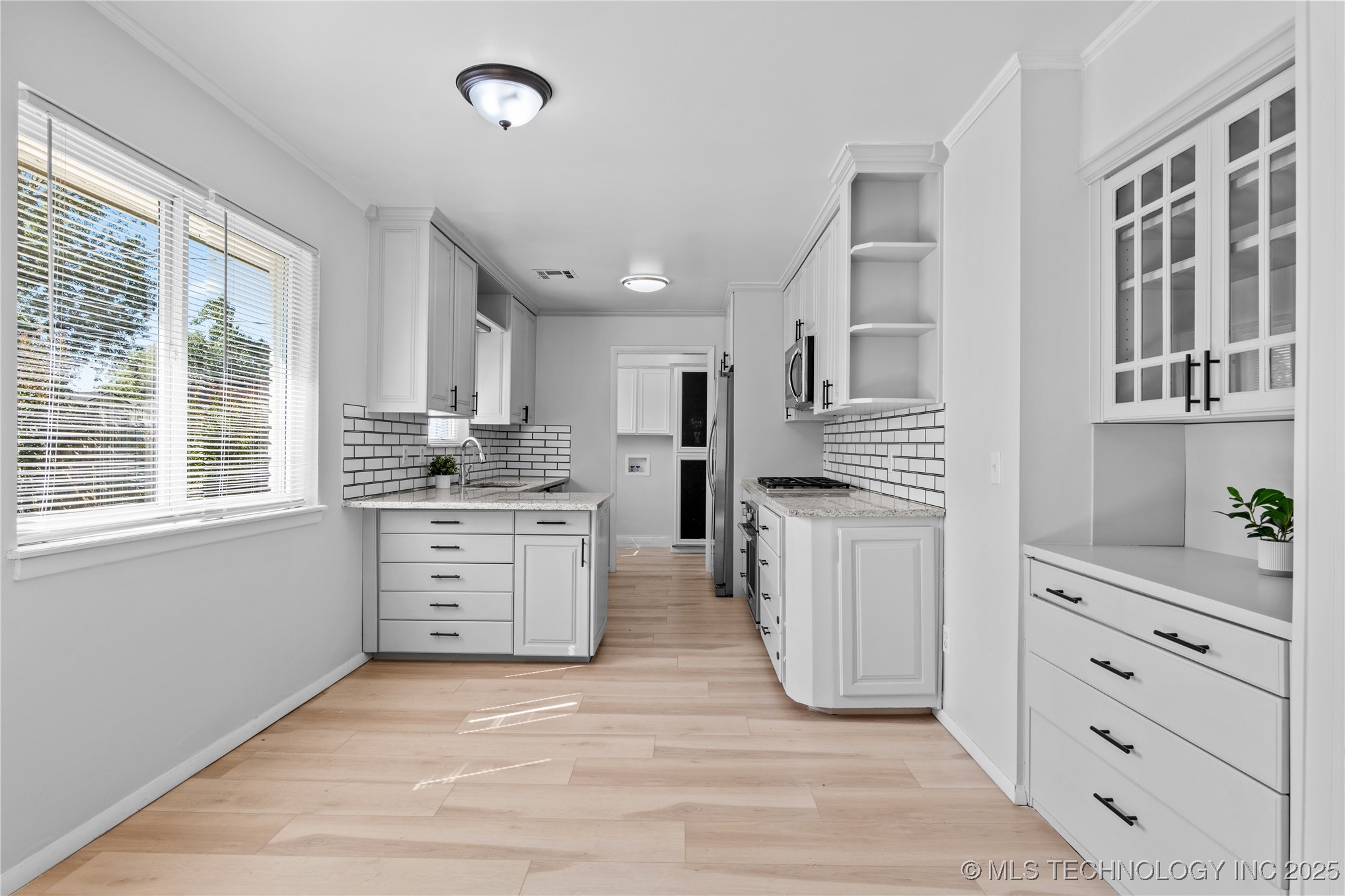 9126 E 38th Street Property Photo 10