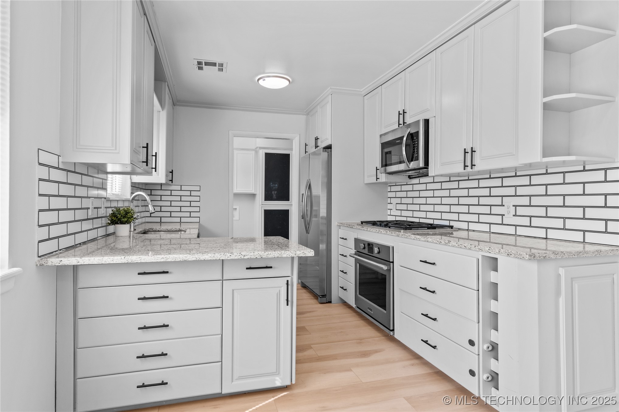 9126 E 38th Street Property Photo 11