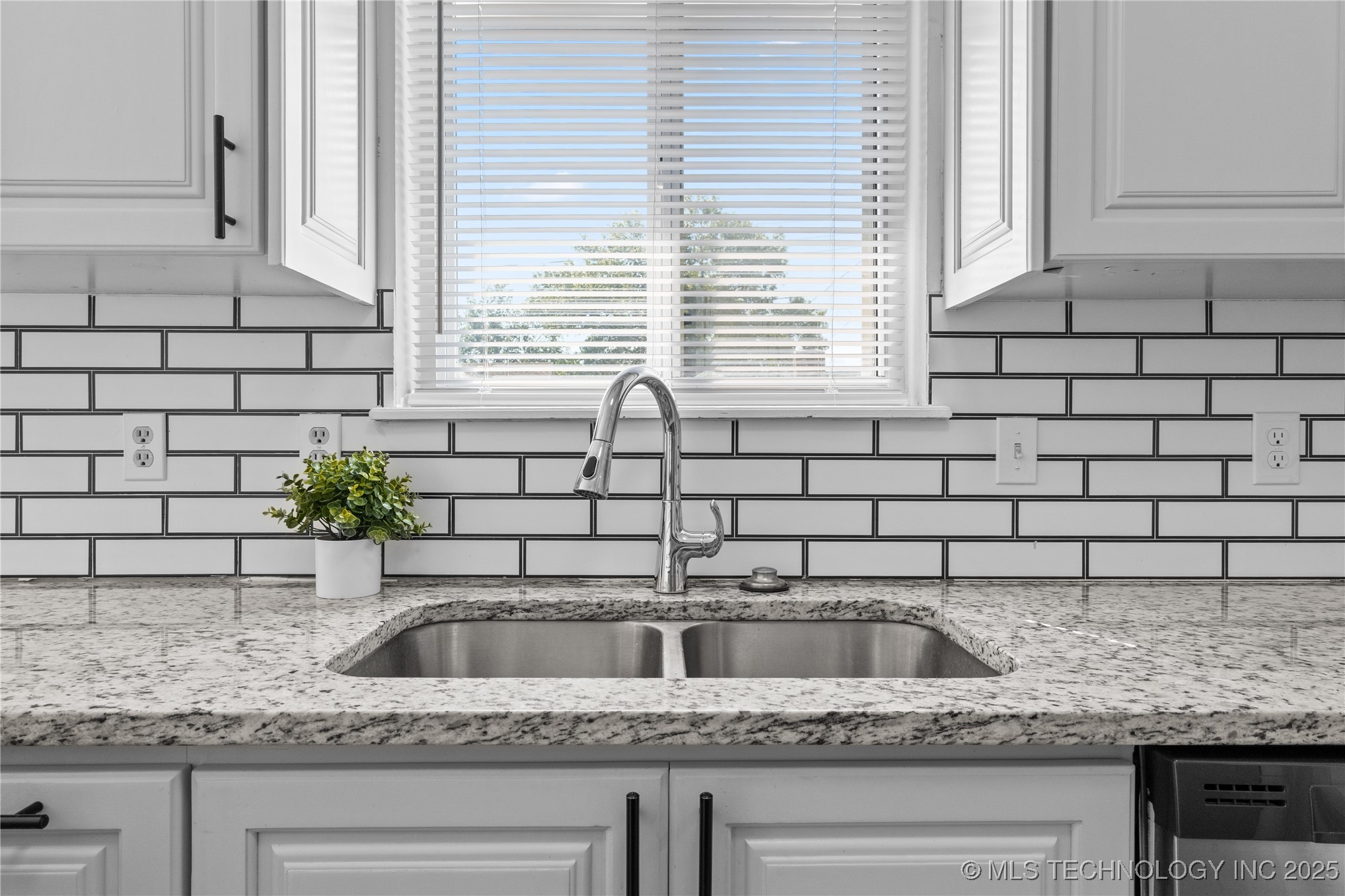 9126 E 38th Street Property Photo 13