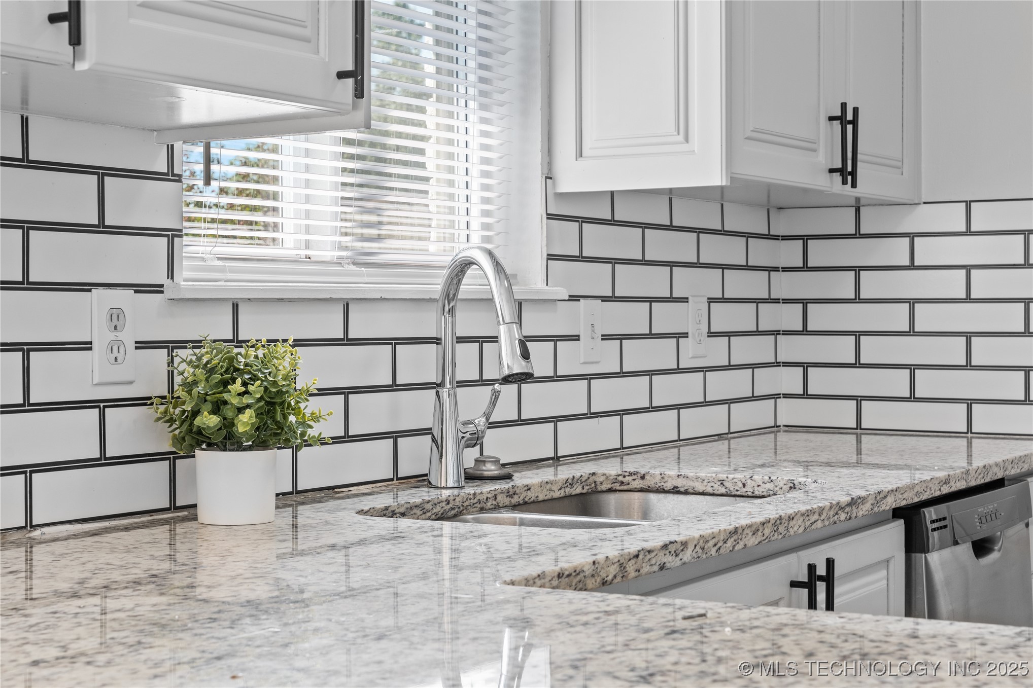 9126 E 38th Street Property Photo 16