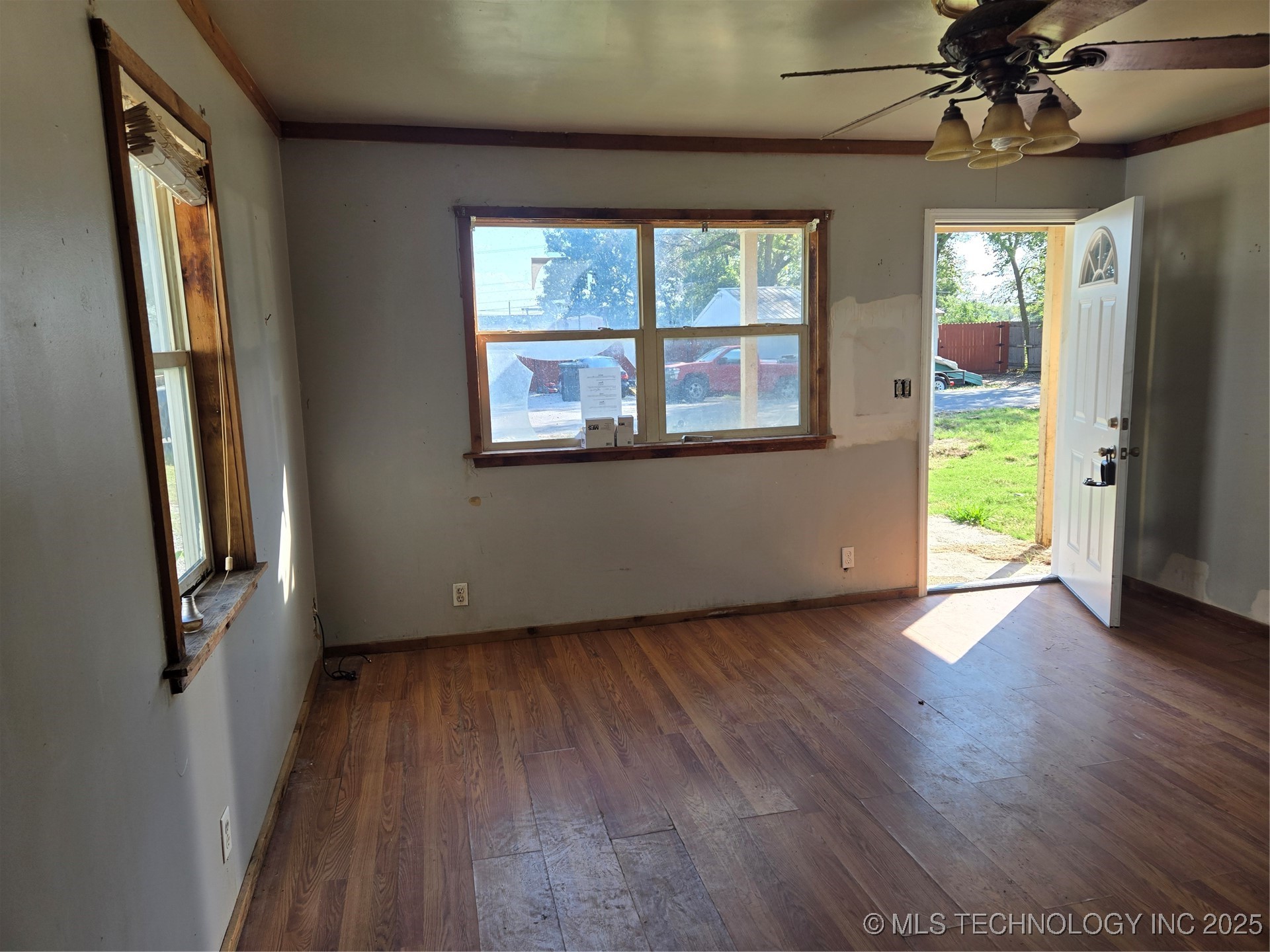 299 W Cherry Avenue Property Photo 2