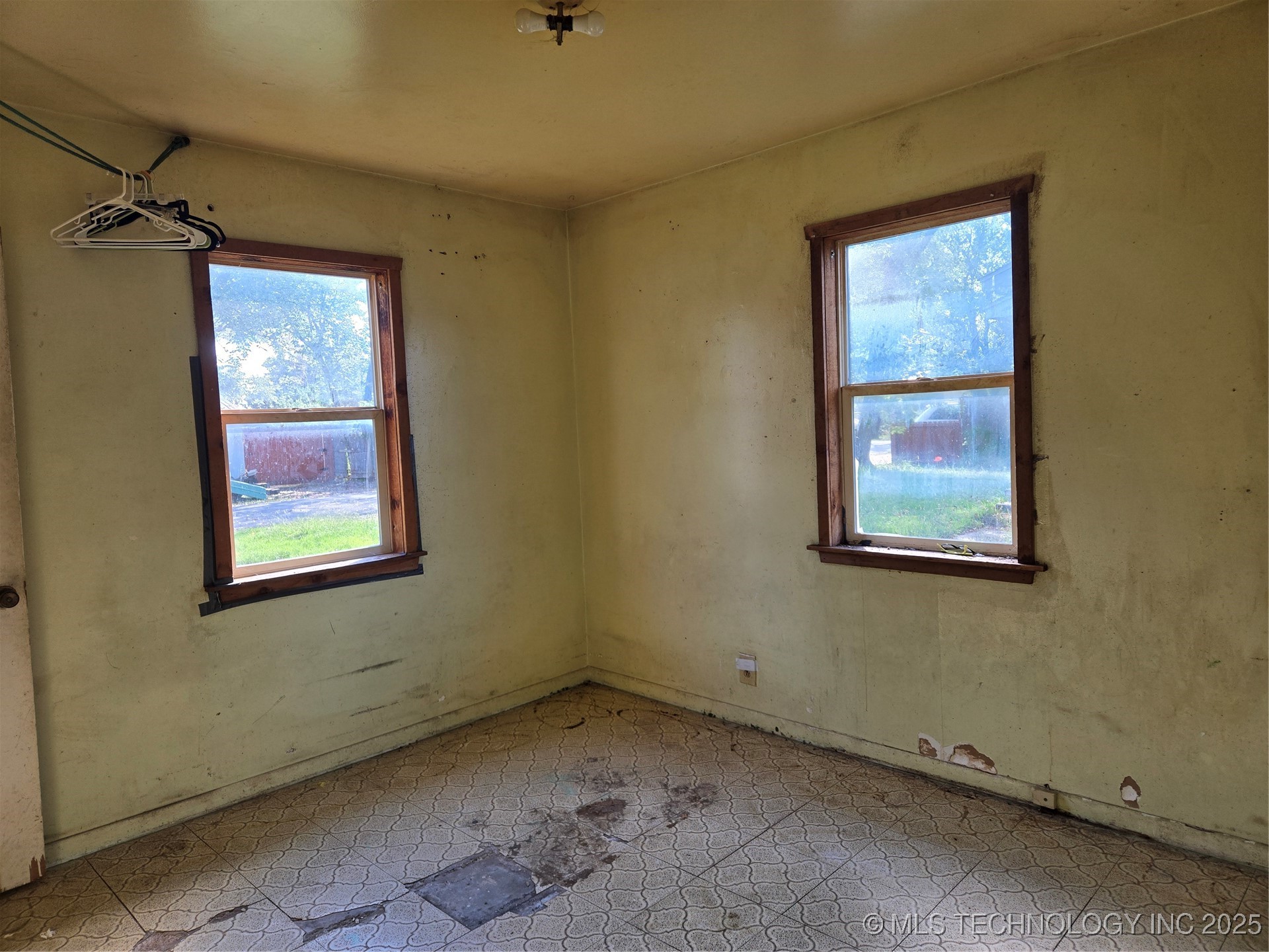 299 W Cherry Avenue Property Photo 5