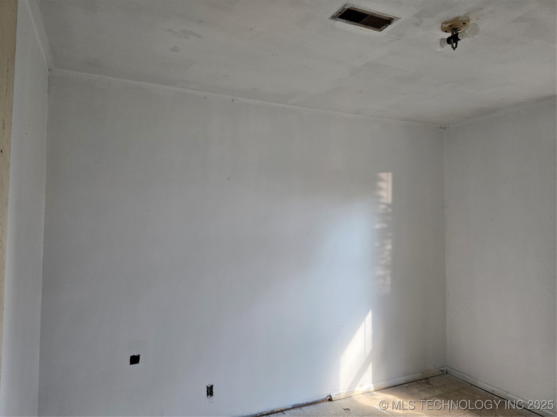 299 W Cherry Avenue Property Photo 7