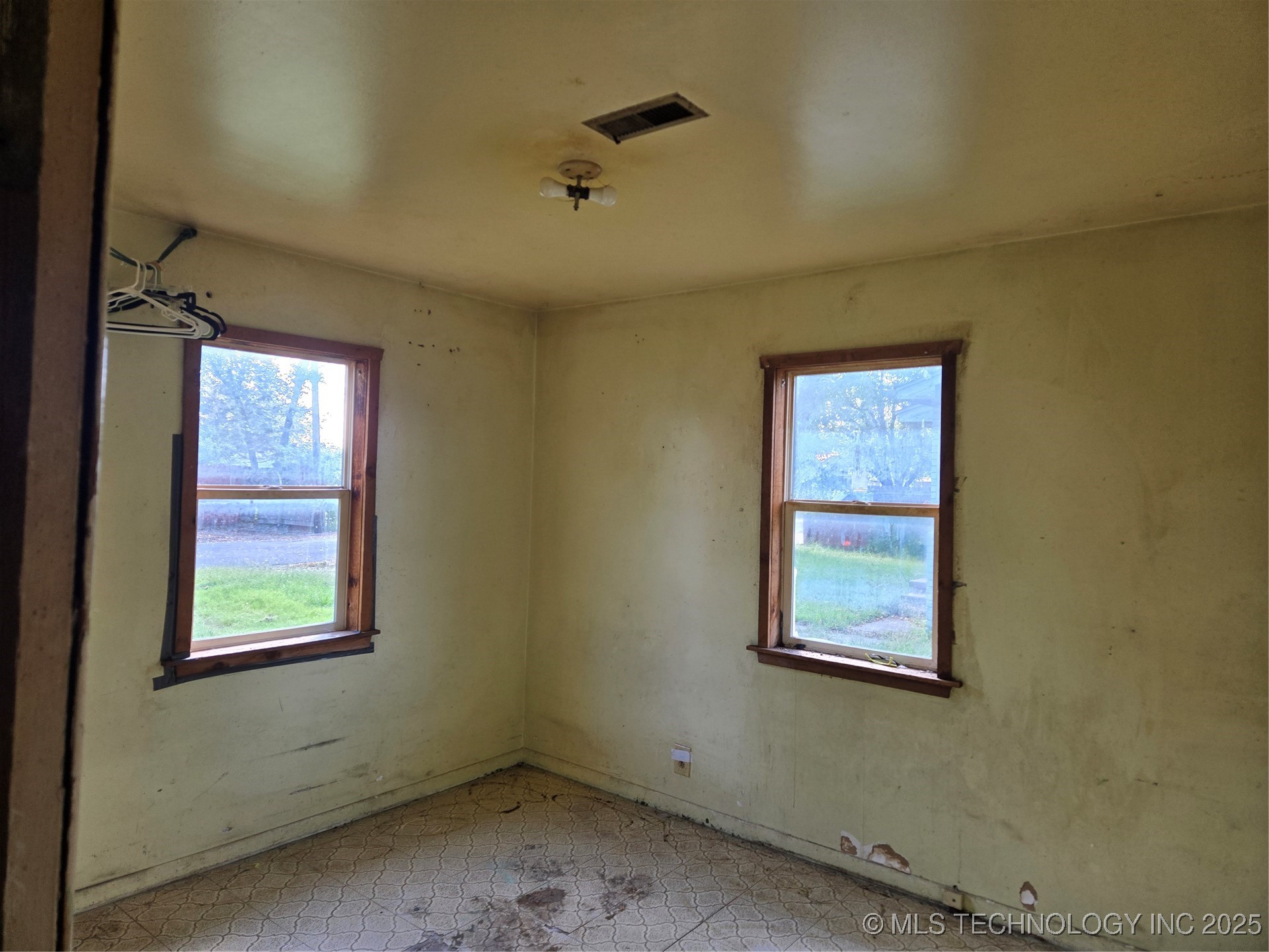 299 W Cherry Avenue Property Photo 8