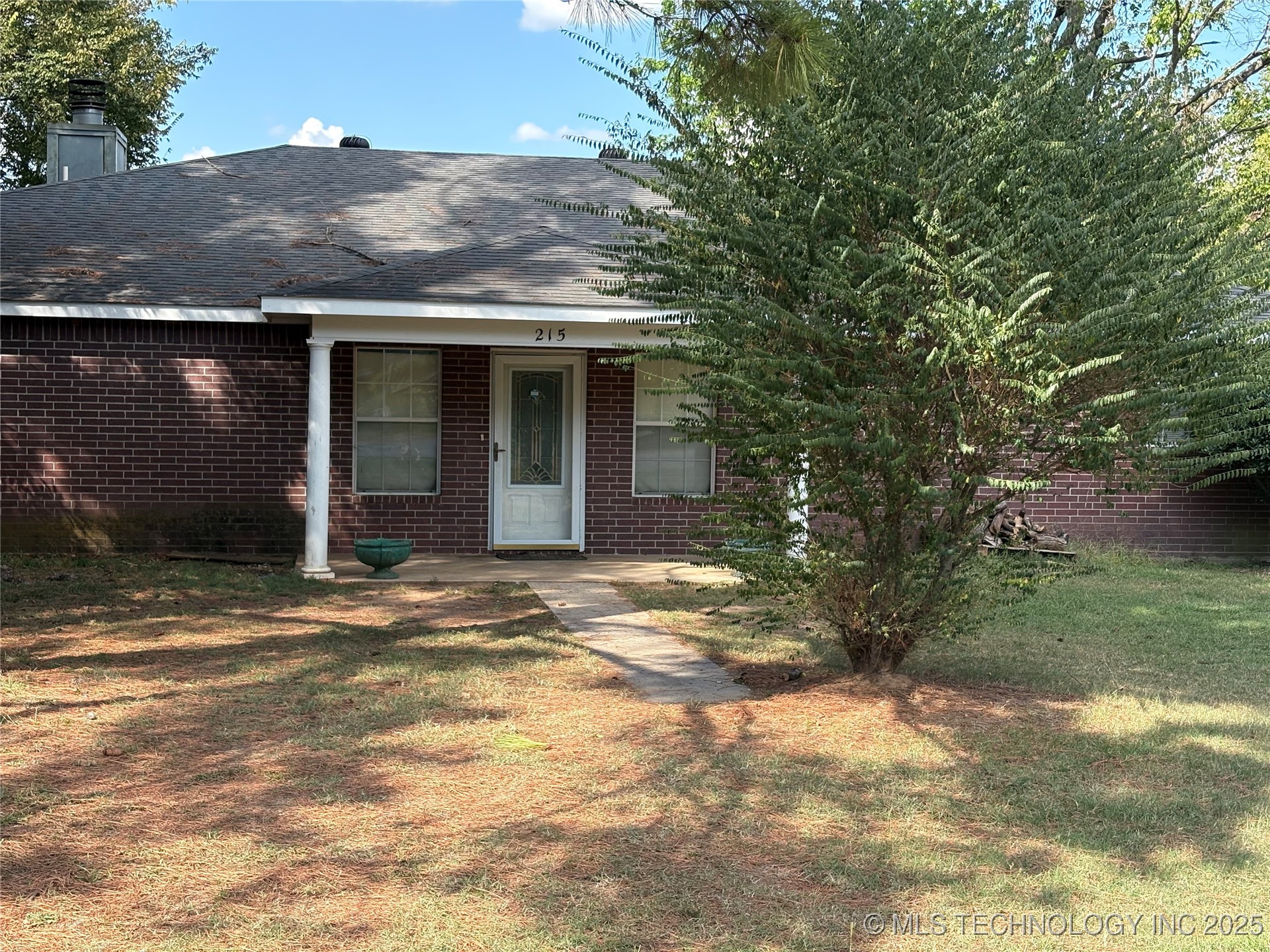 215 E Leecraft Property Photo 4