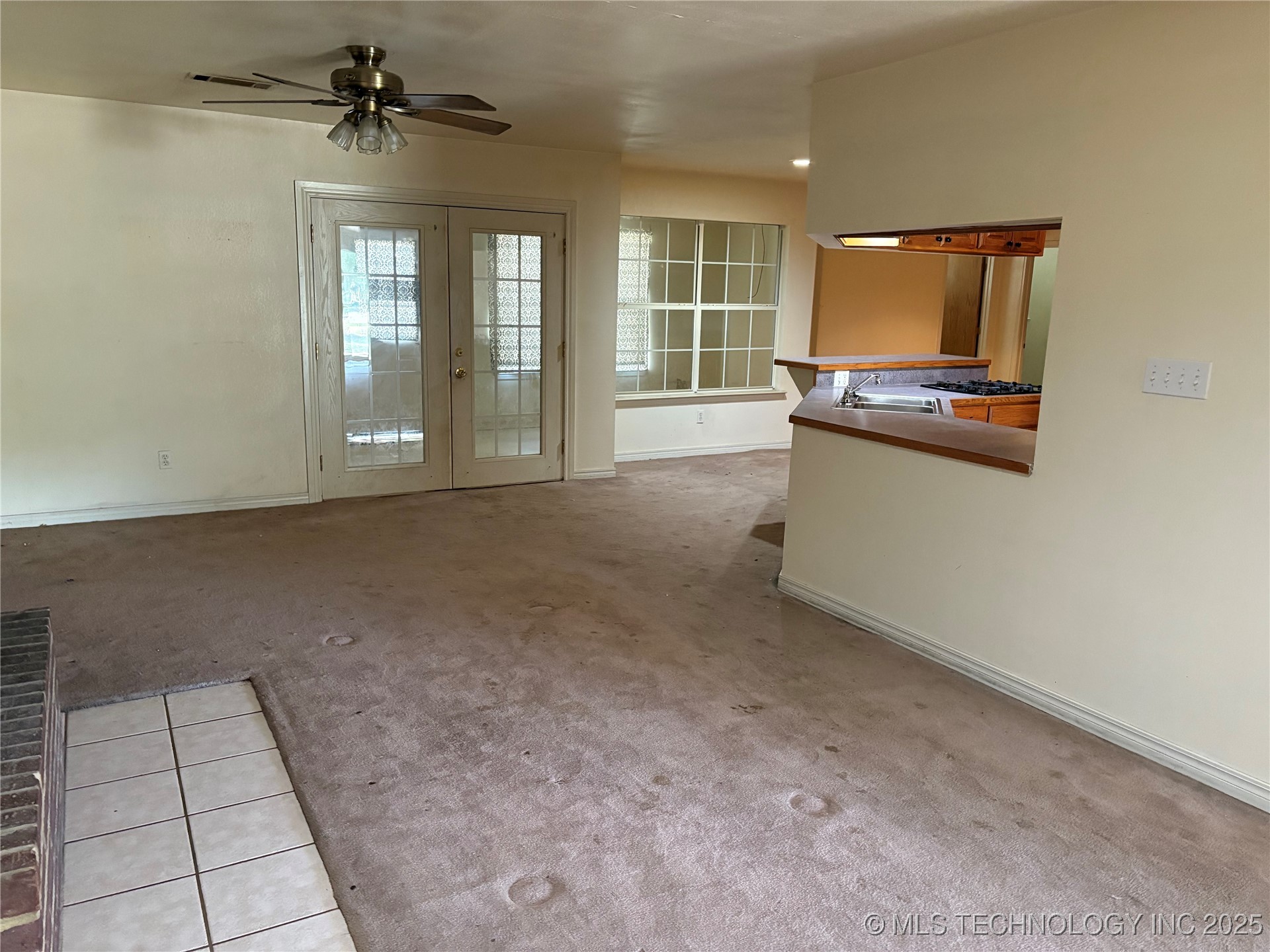 215 E Leecraft Property Photo 5